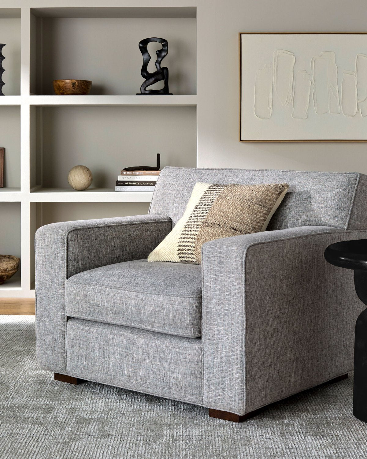 SURYA SMITH ACCENT CHAIR - Lounge