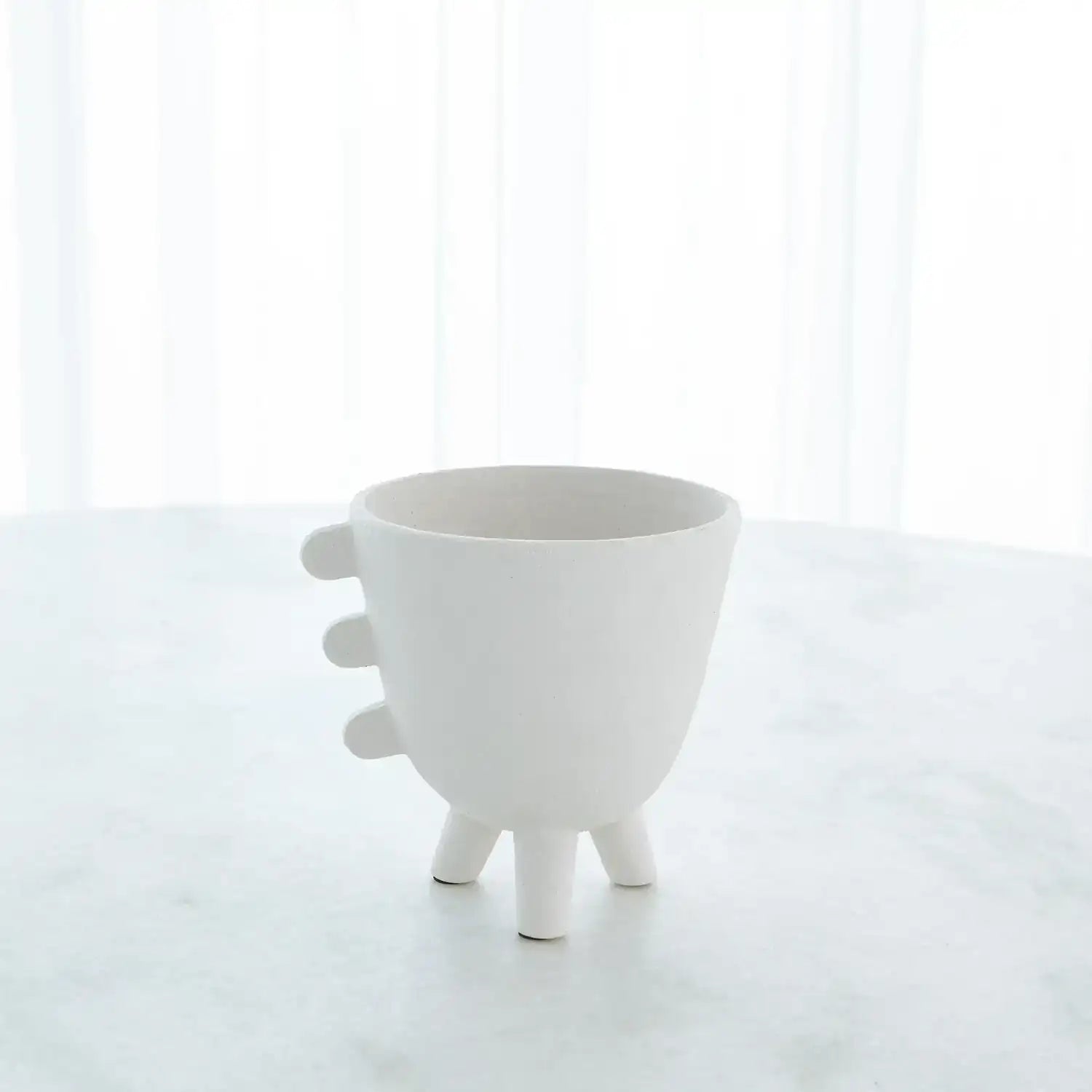 GLOBAL VIEWS PRIMITIVE PORCELAIN 3 LEG CACHE POT - Decorative Accents