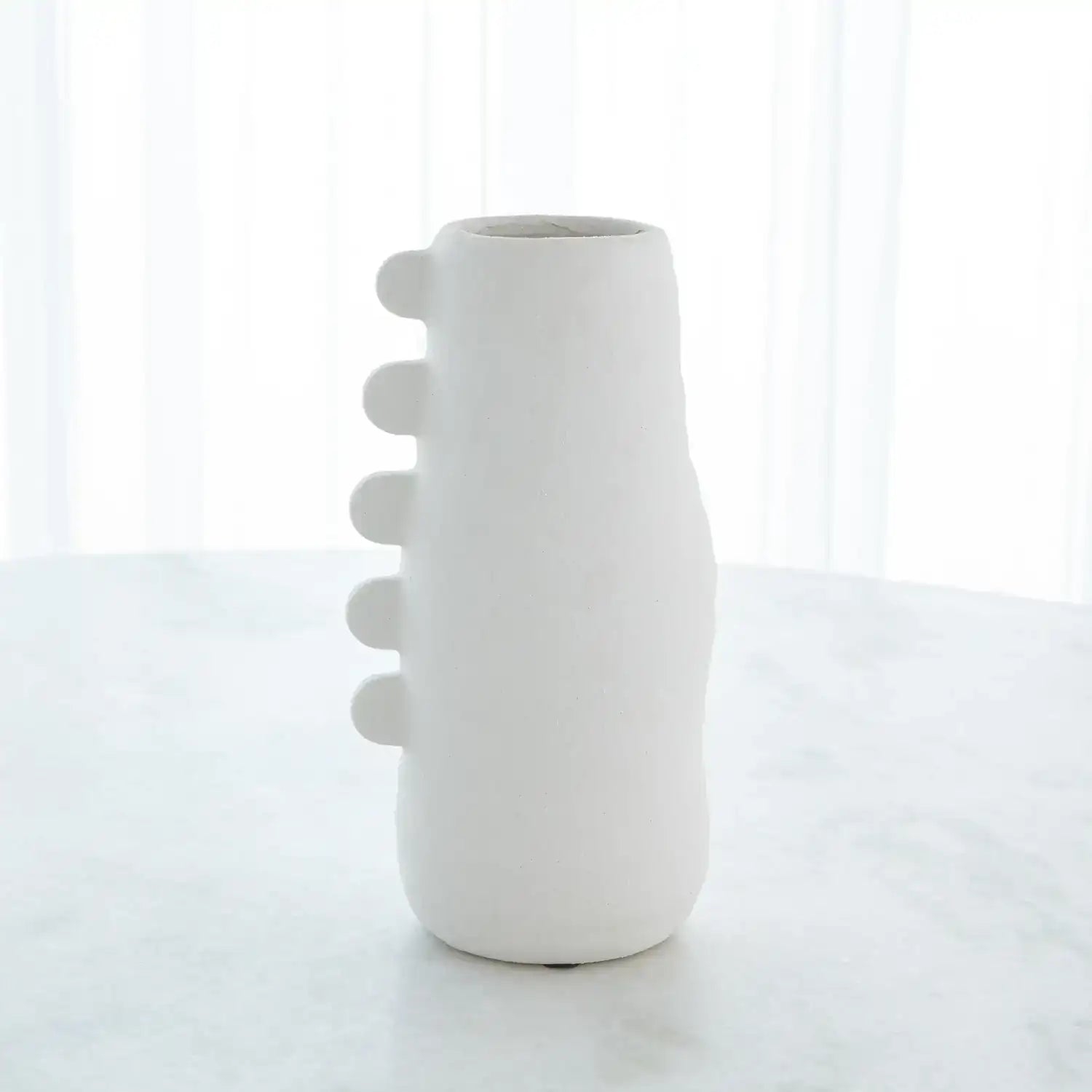 GLOBAL VIEWS PRIMITIVE PORCELAIN VASE - Decorative Accents