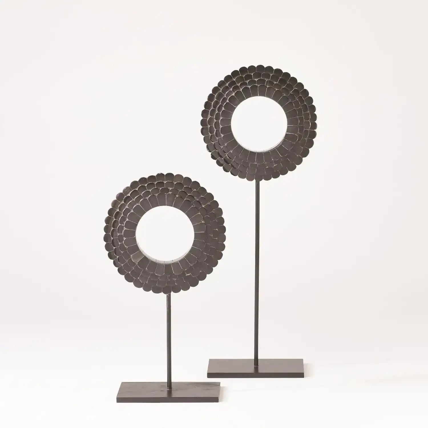 GLOBAL VIEWS FOUR LAYER HORN SCALLOPED MOUNTED RING - Decorative Accents