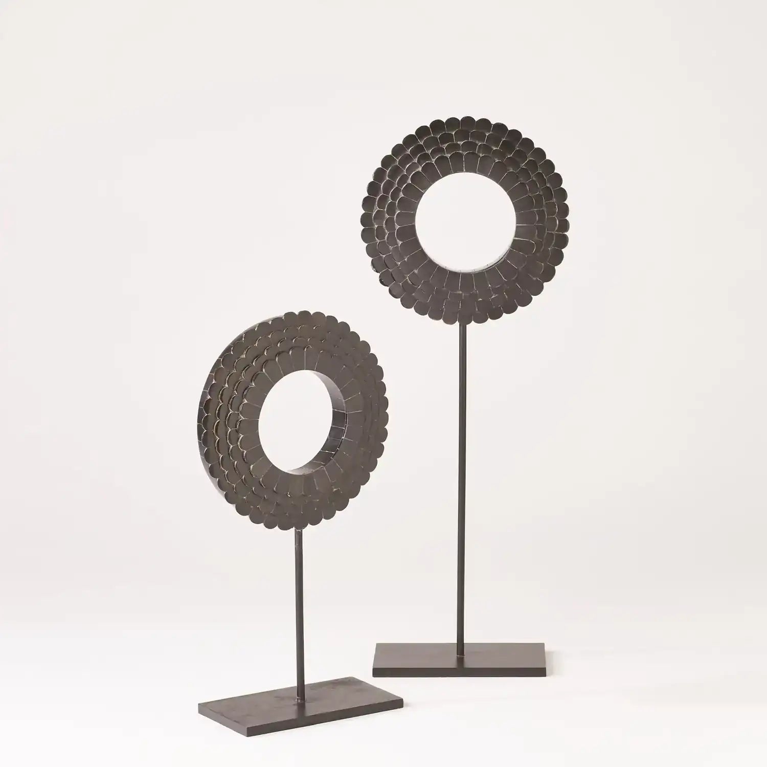 GLOBAL VIEWS FOUR LAYER HORN SCALLOPED MOUNTED RING - Decorative Accents