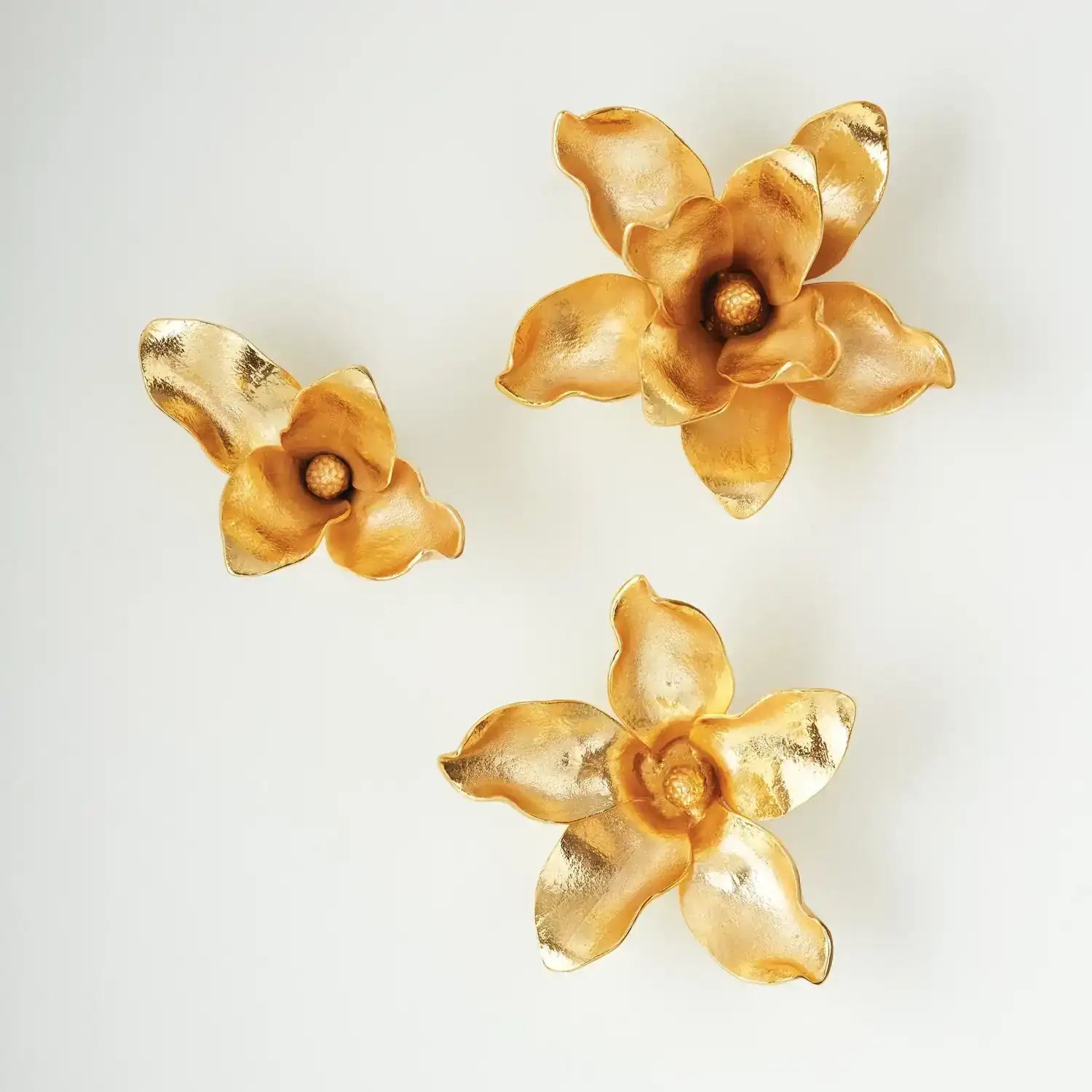 GLOBAL VIEWS MAGNOLIA FLOWER WALL DECOR - Decorative Accents