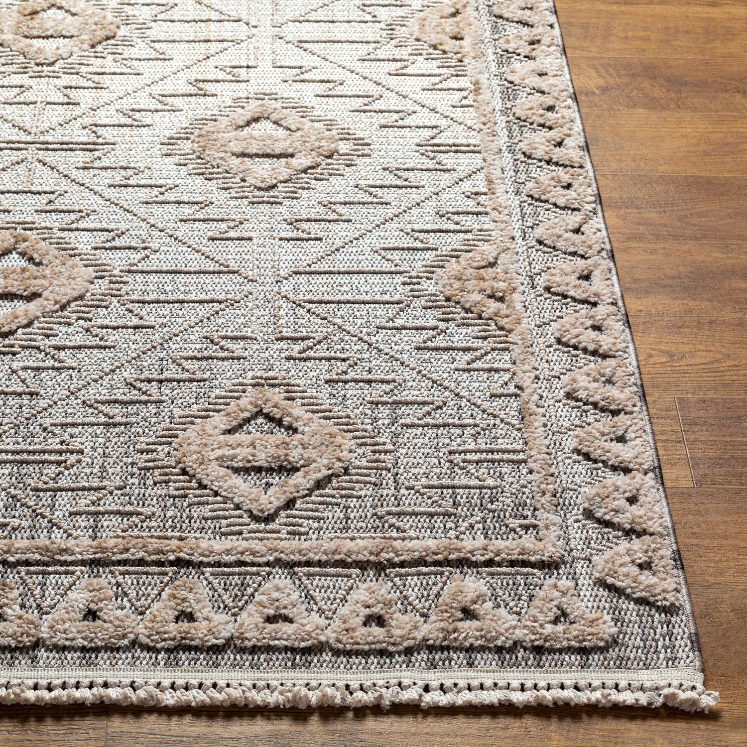 LIVABLISS ZARAGOZA MACHINE WOVEN RUG - Rugs