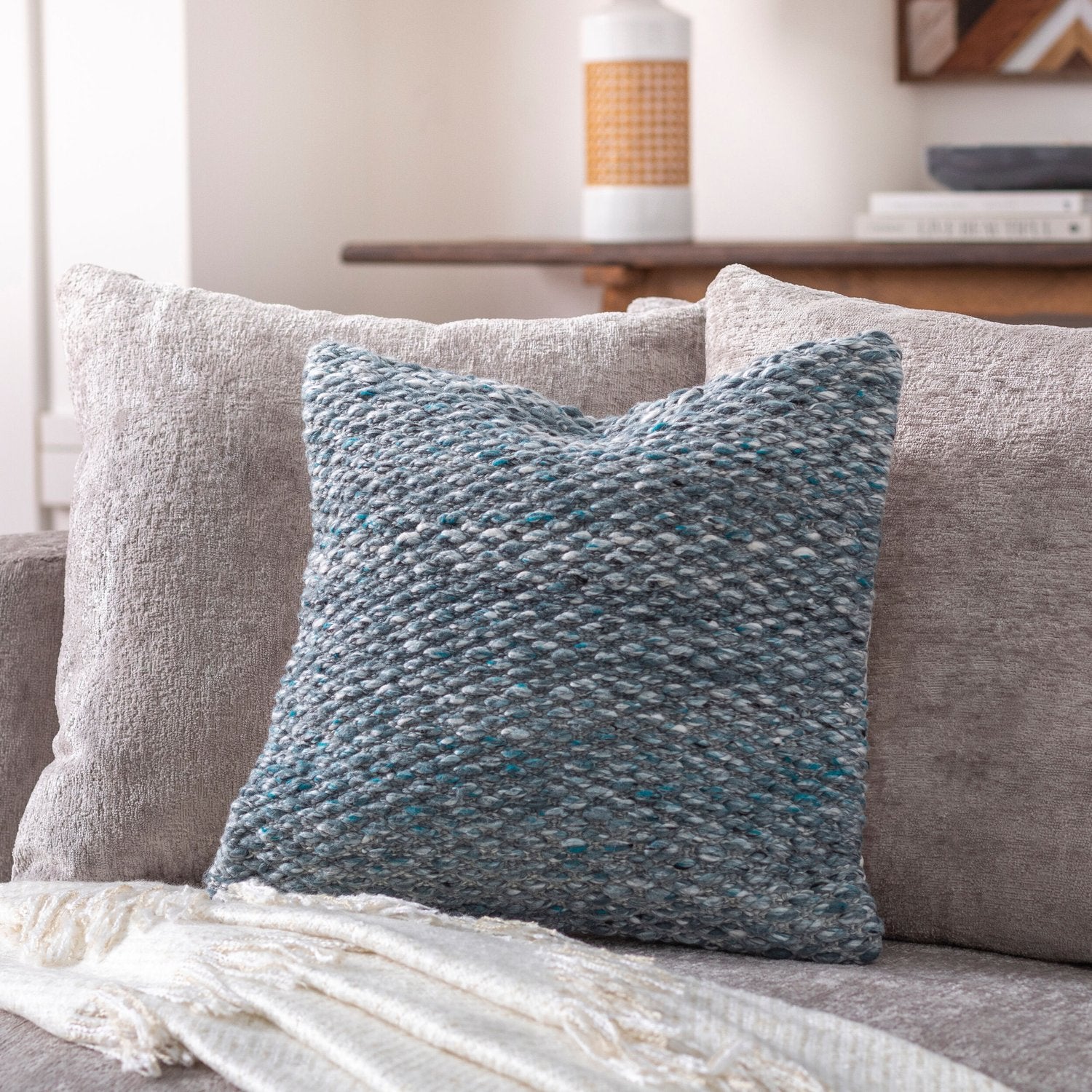 SURYA ZAYDEN ACCENT PILLOW - Linens