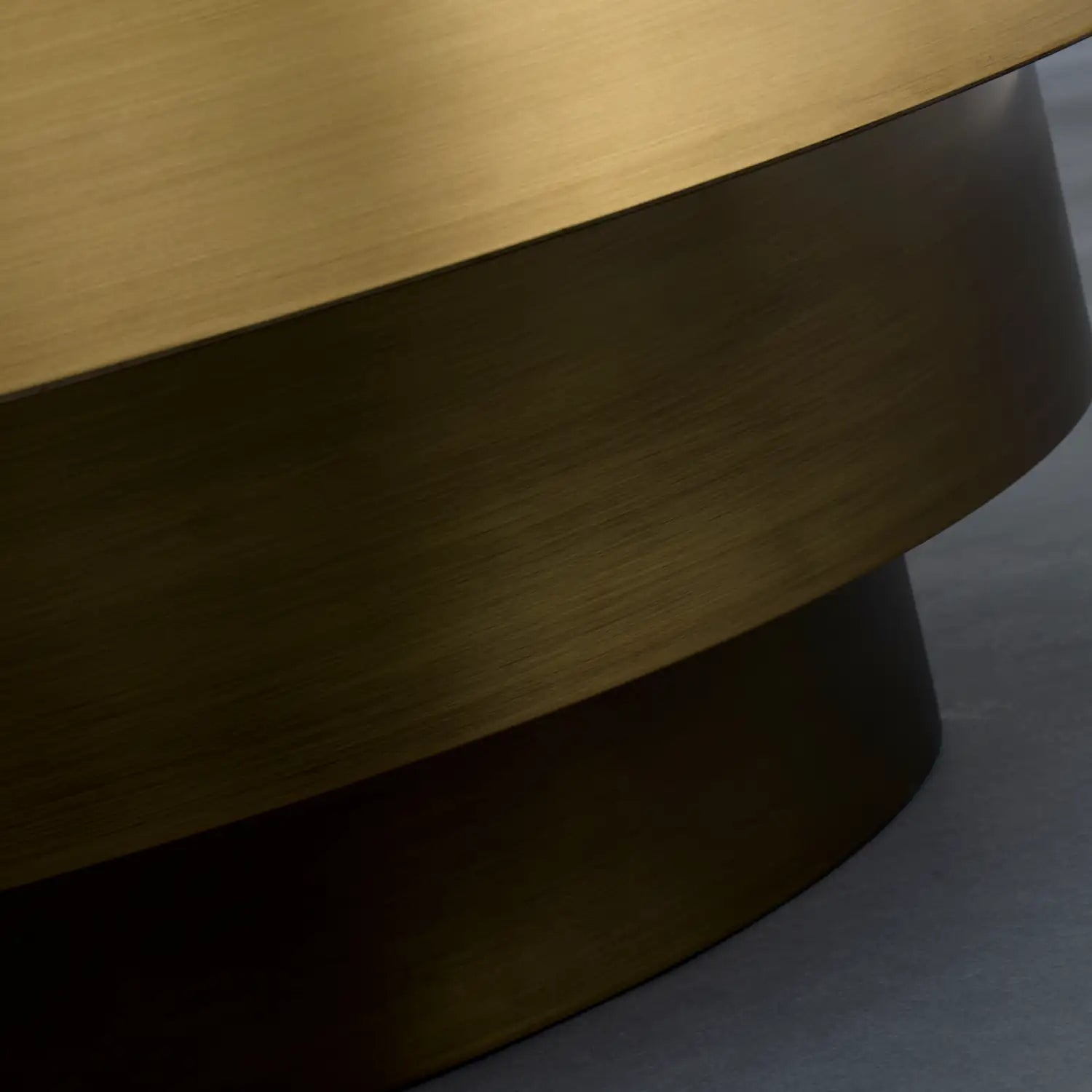 KALCO LAUREATO TABLE