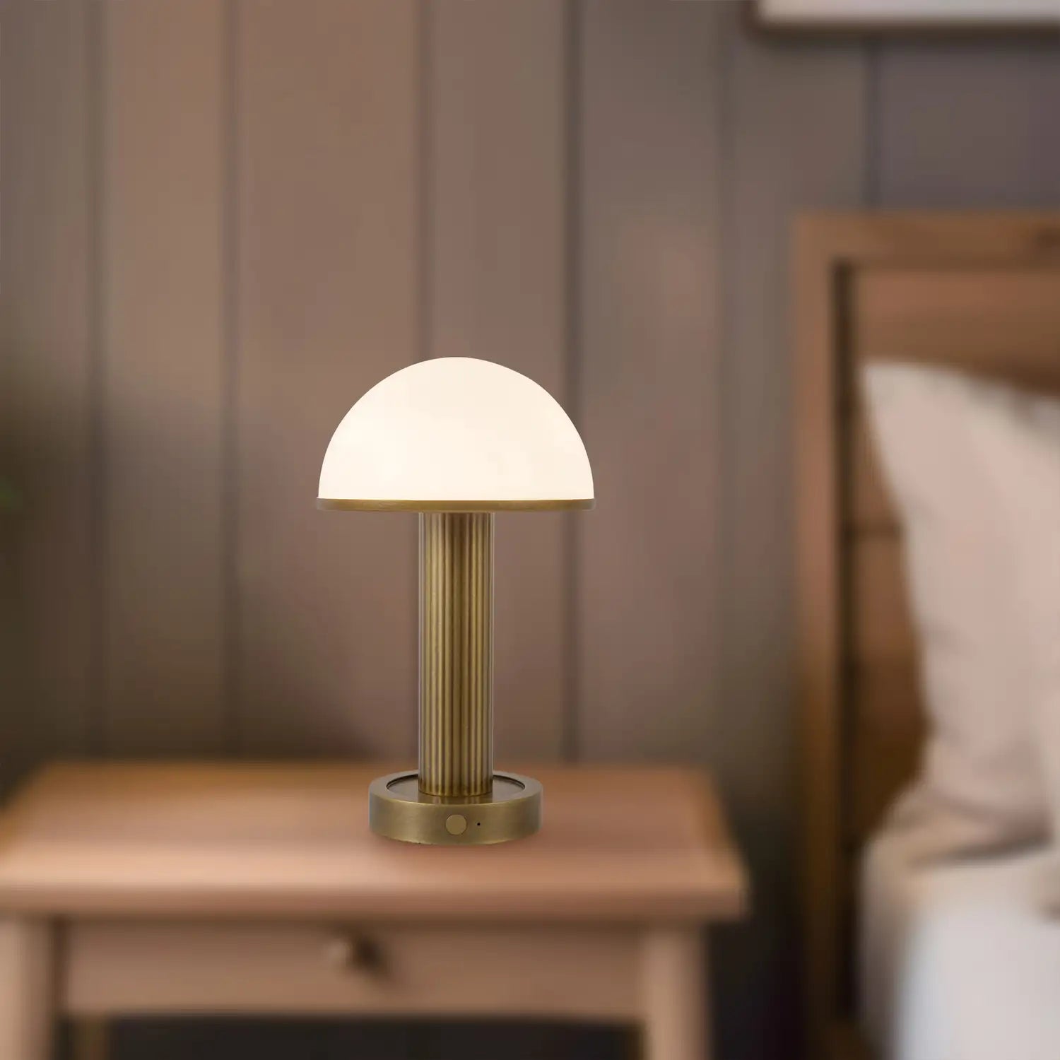 KUZCO LIGHTING INC, VIENNA TABLE LAMPS, DESK LAMPS