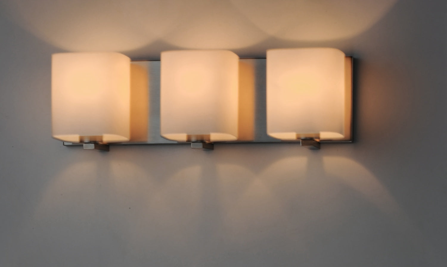 MAXIM, WRAP-BATH VANITY, VANITY LIGHT