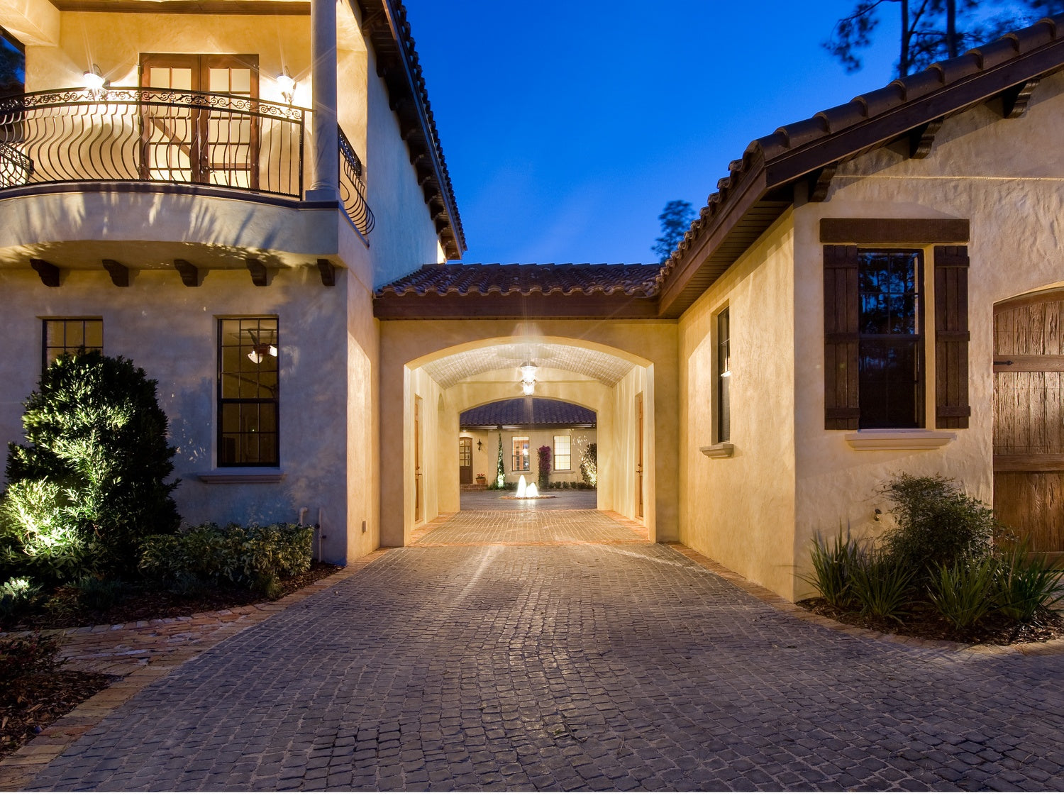MAXIM, CARRIAGE HOUSE VX-OUTDOOR WALL MOUNT, OUTDOOR WALL LIGHTS