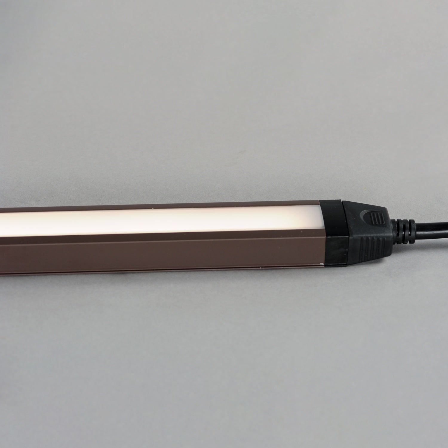 MAXIM CounterMax 120V Slim LED UC White Tunable - DO NOT SHOW ON WEBSITE