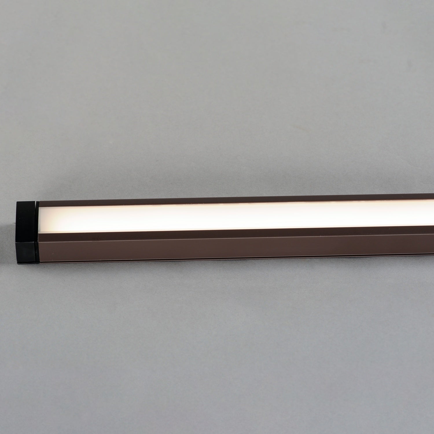 MAXIM CounterMax 120V Slim LED UC White Tunable - DO NOT SHOW ON WEBSITE
