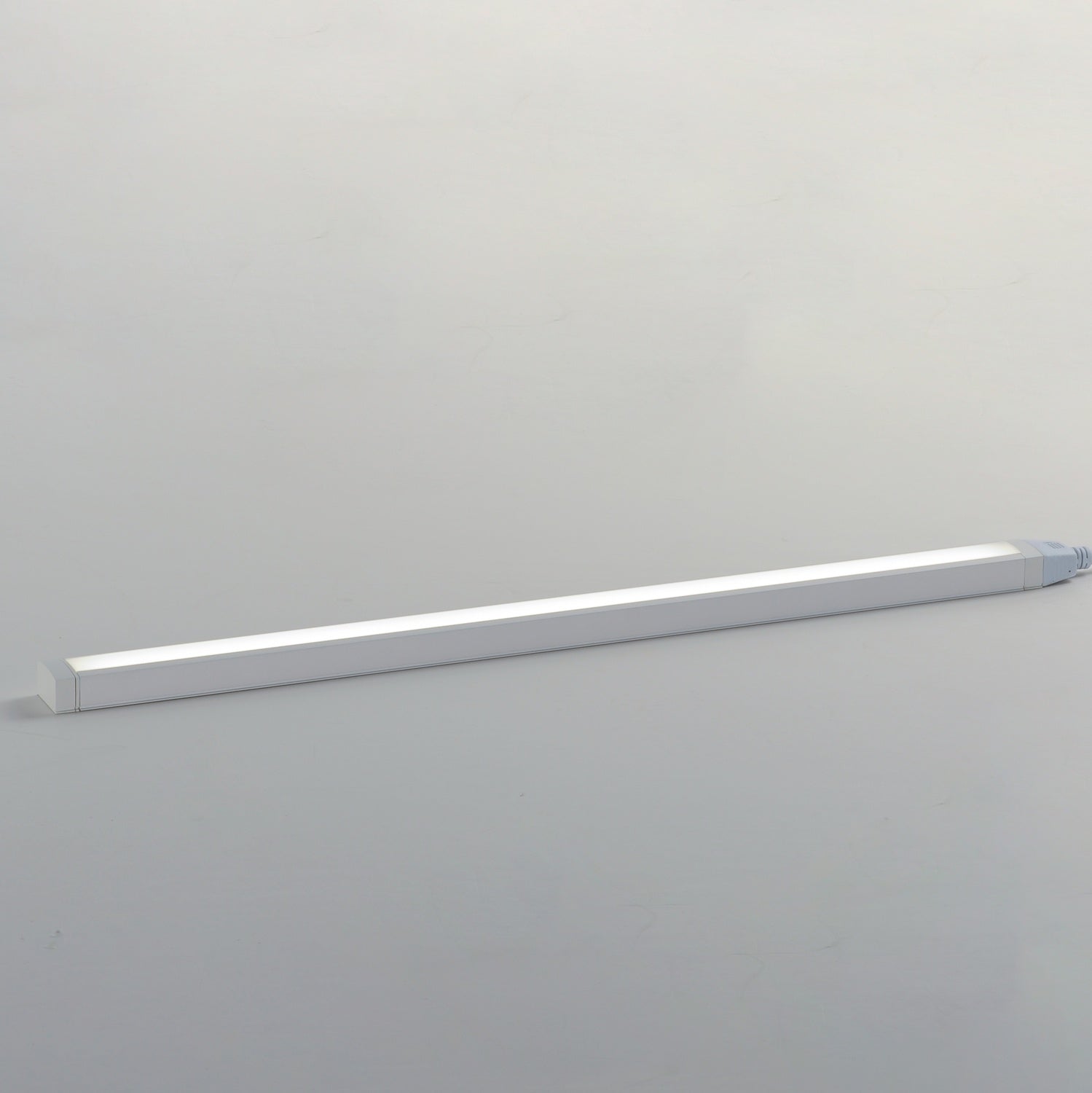 MAXIM CounterMax 120V Slim LED UC White Tunable - DO NOT SHOW ON WEBSITE
