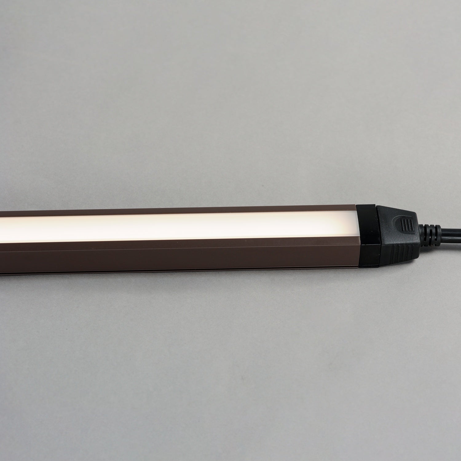 MAXIM CounterMax 120V Slim LED UC White Tunable - DO NOT SHOW ON WEBSITE