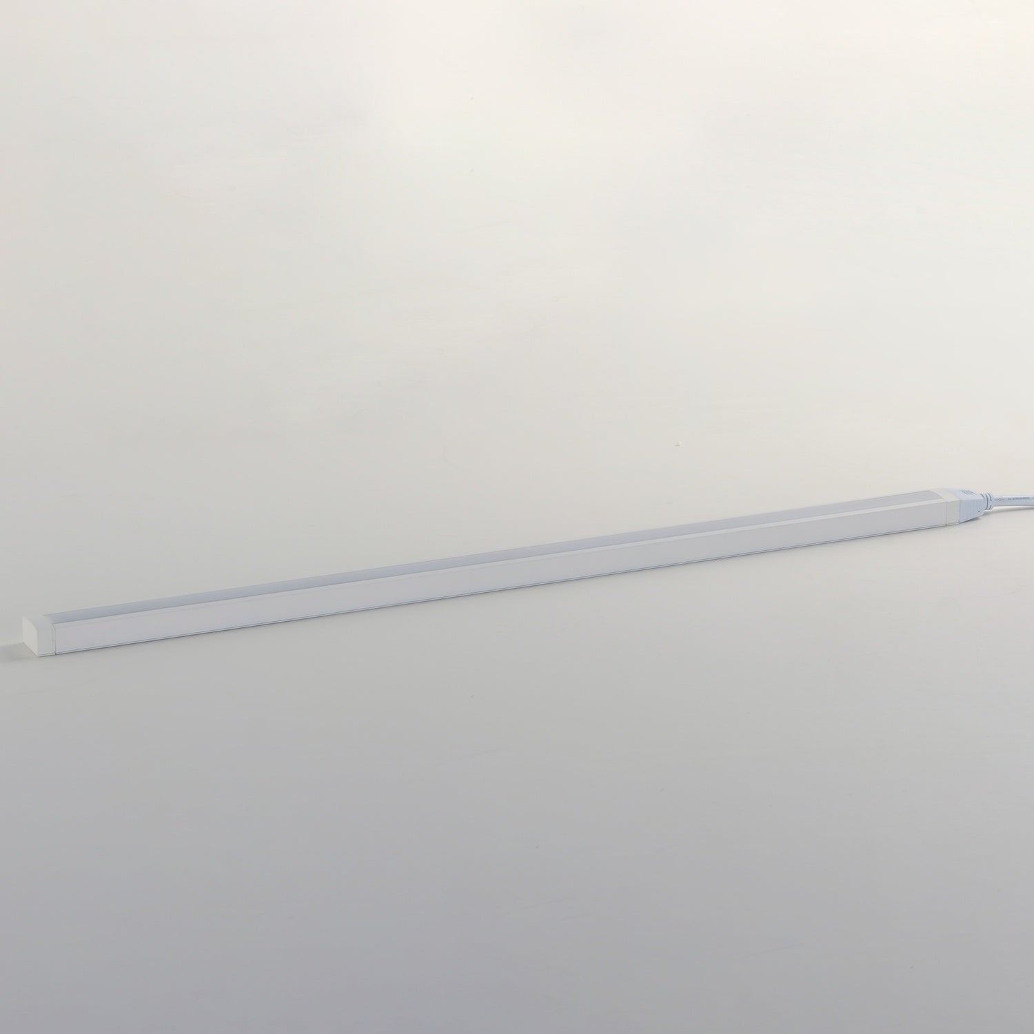 MAXIM CounterMax 120V Slim LED UC White Tunable - DO NOT SHOW ON WEBSITE
