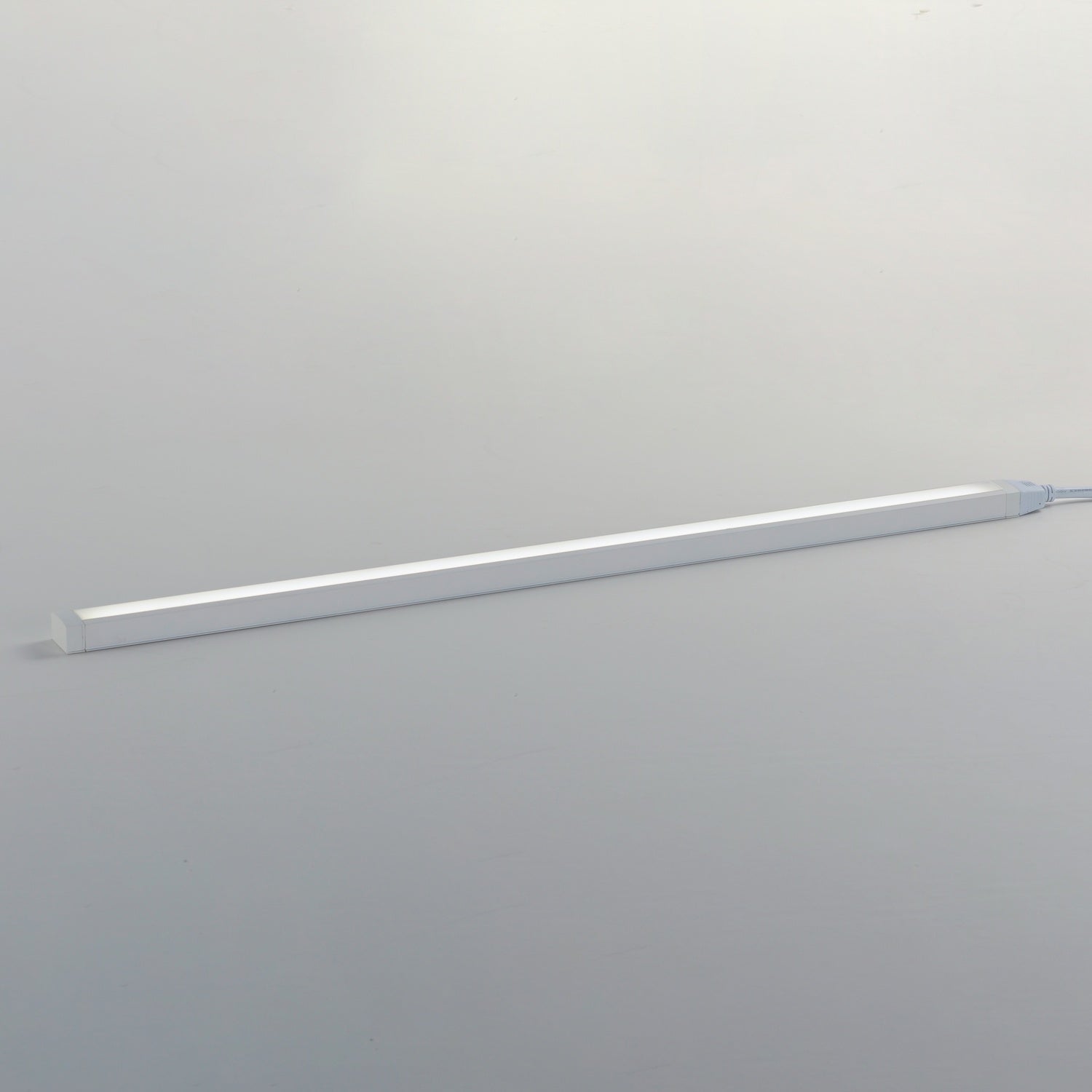 MAXIM CounterMax 120V Slim LED UC White Tunable - DO NOT SHOW ON WEBSITE