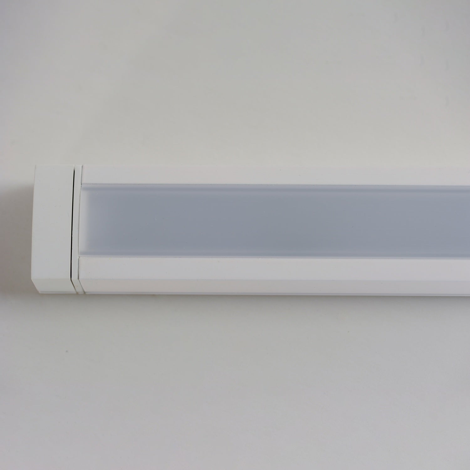 MAXIM CounterMax 120V Slim LED UC White Tunable - DO NOT SHOW ON WEBSITE
