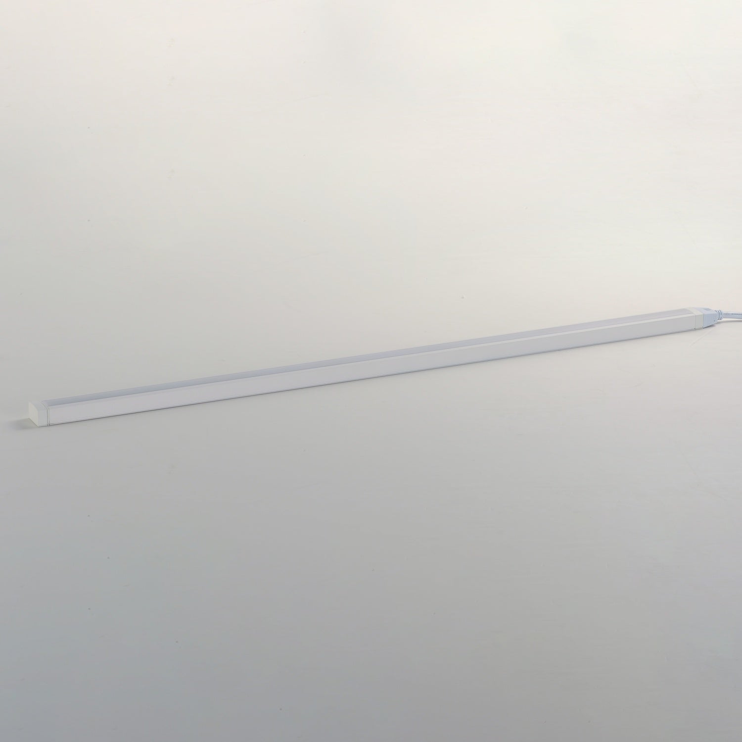 MAXIM CounterMax 120V Slim LED UC White Tunable - DO NOT SHOW ON WEBSITE