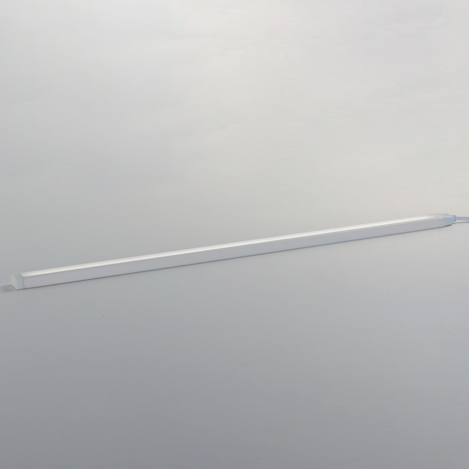 MAXIM CounterMax 120V Slim LED UC White Tunable - DO NOT SHOW ON WEBSITE
