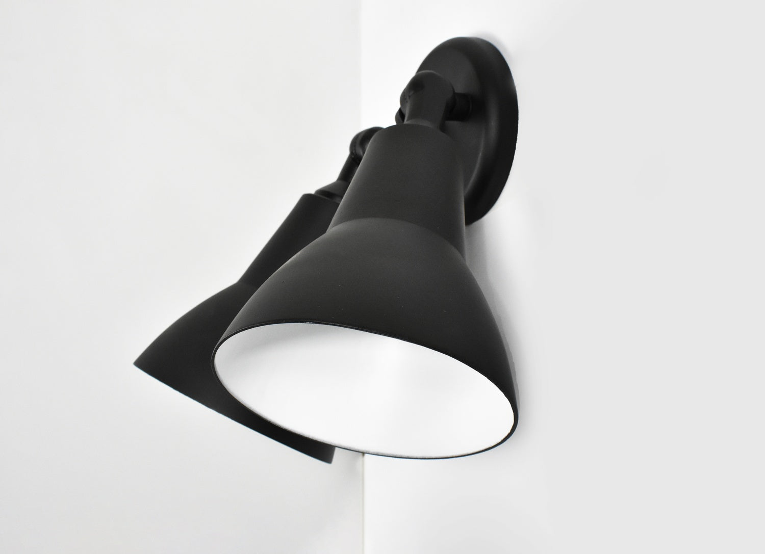MAXIM, SPOTS-OUTDOOR WALL MOUNT, OUTDOOR WALL LIGHTS