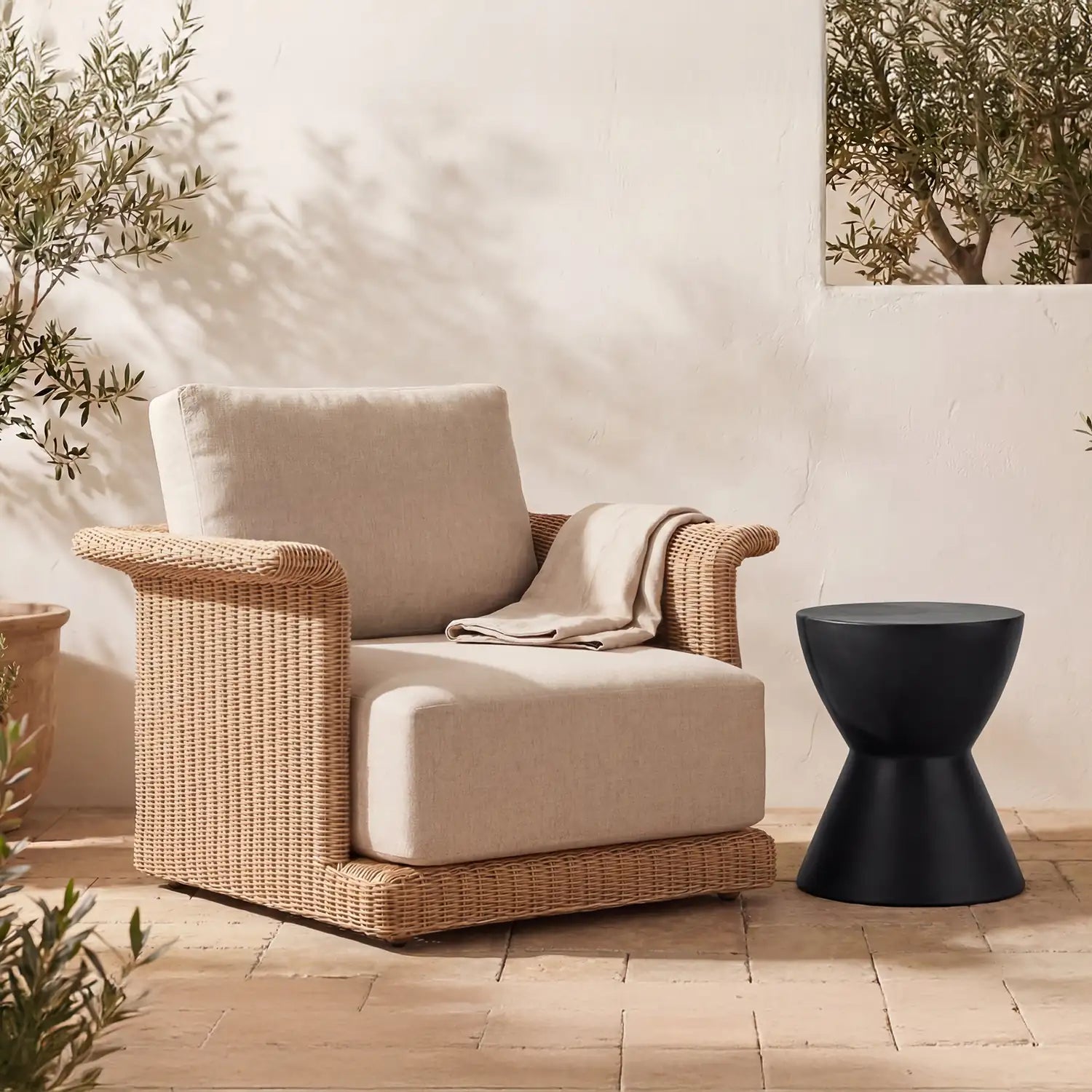 MOES HOURGLASS OUTDOOR STOOLS - Outdoor Seating