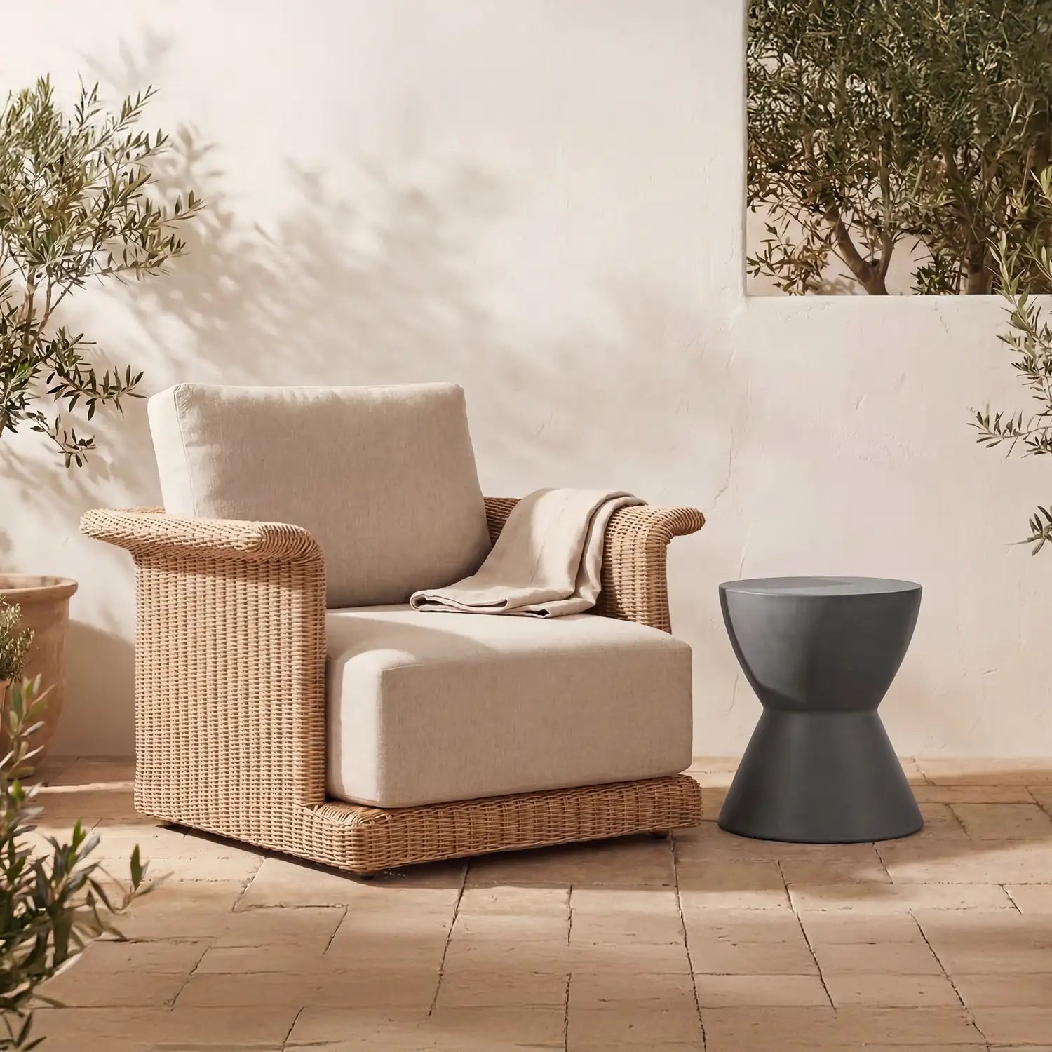 MOES HOURGLASS OUTDOOR STOOLS - Outdoor Seating