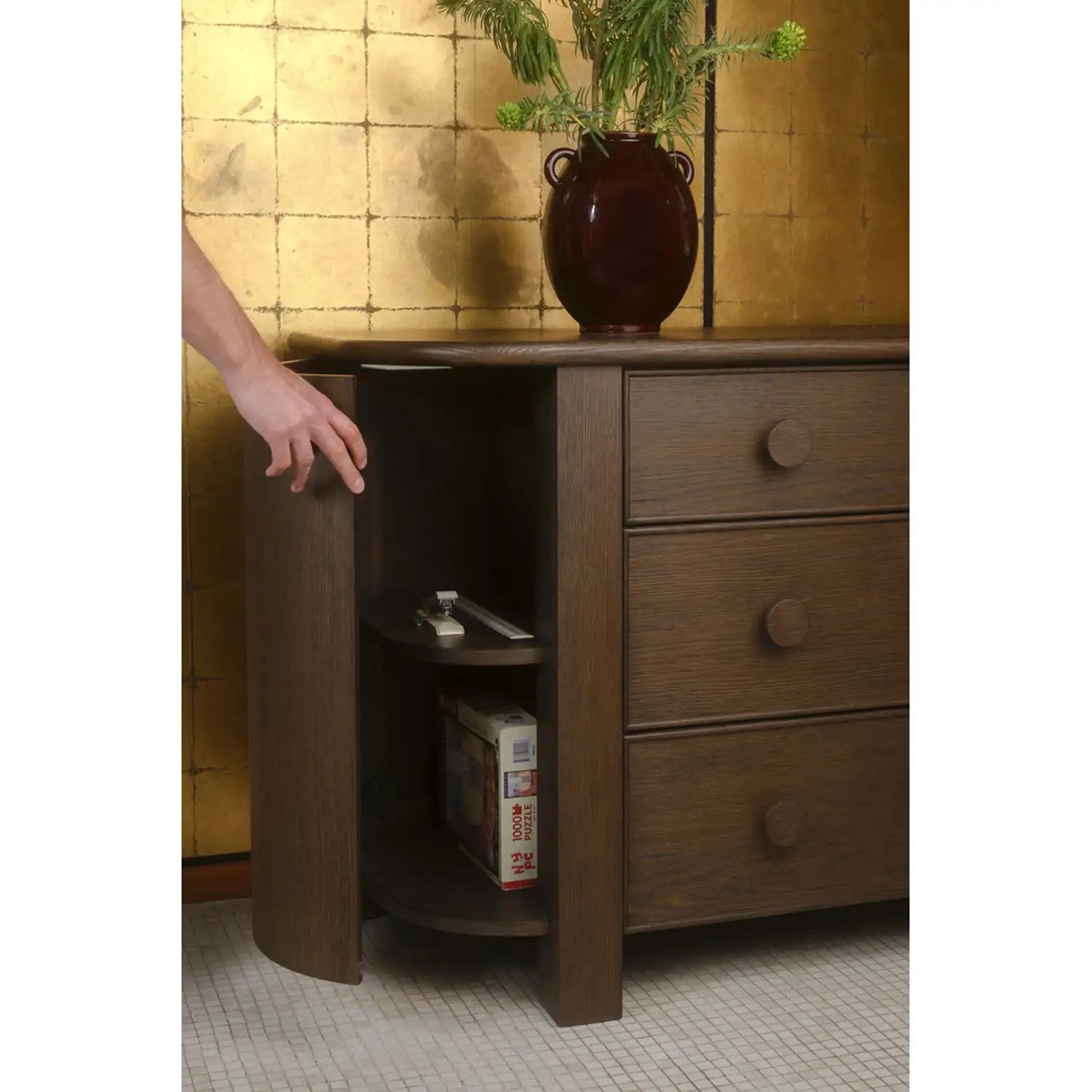 MOES, LOREN DRESSERS, DRESSERS