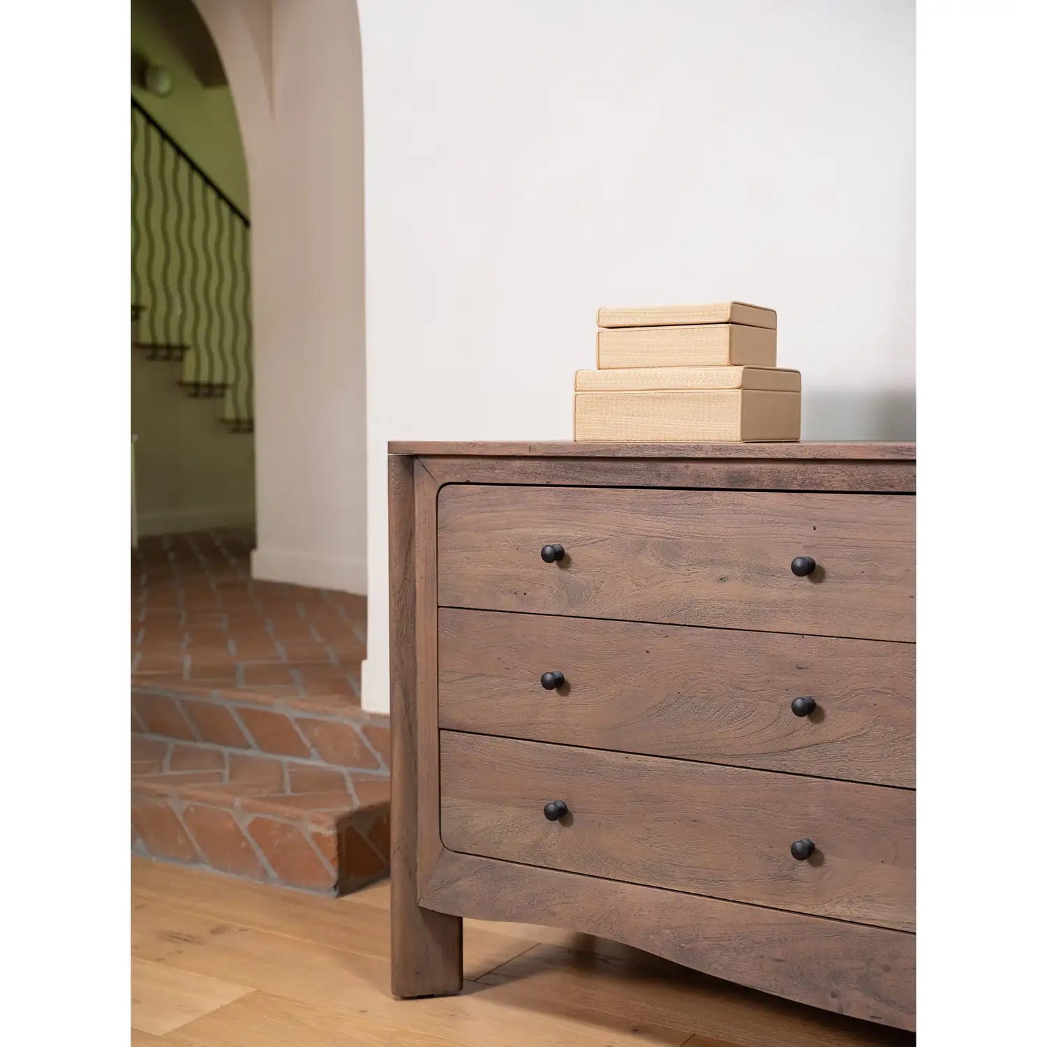 MOES, MABEL DRESSERS, DRESSERS