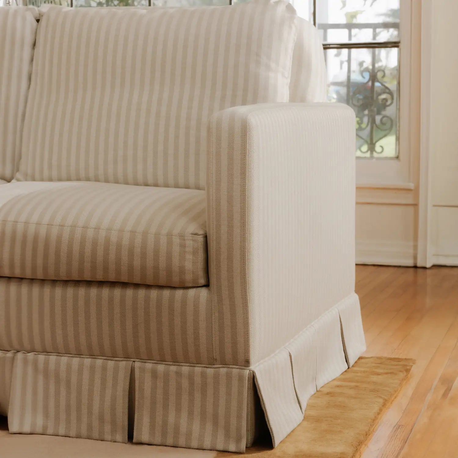 MOES, PELLICANO SOFAS, SOFA