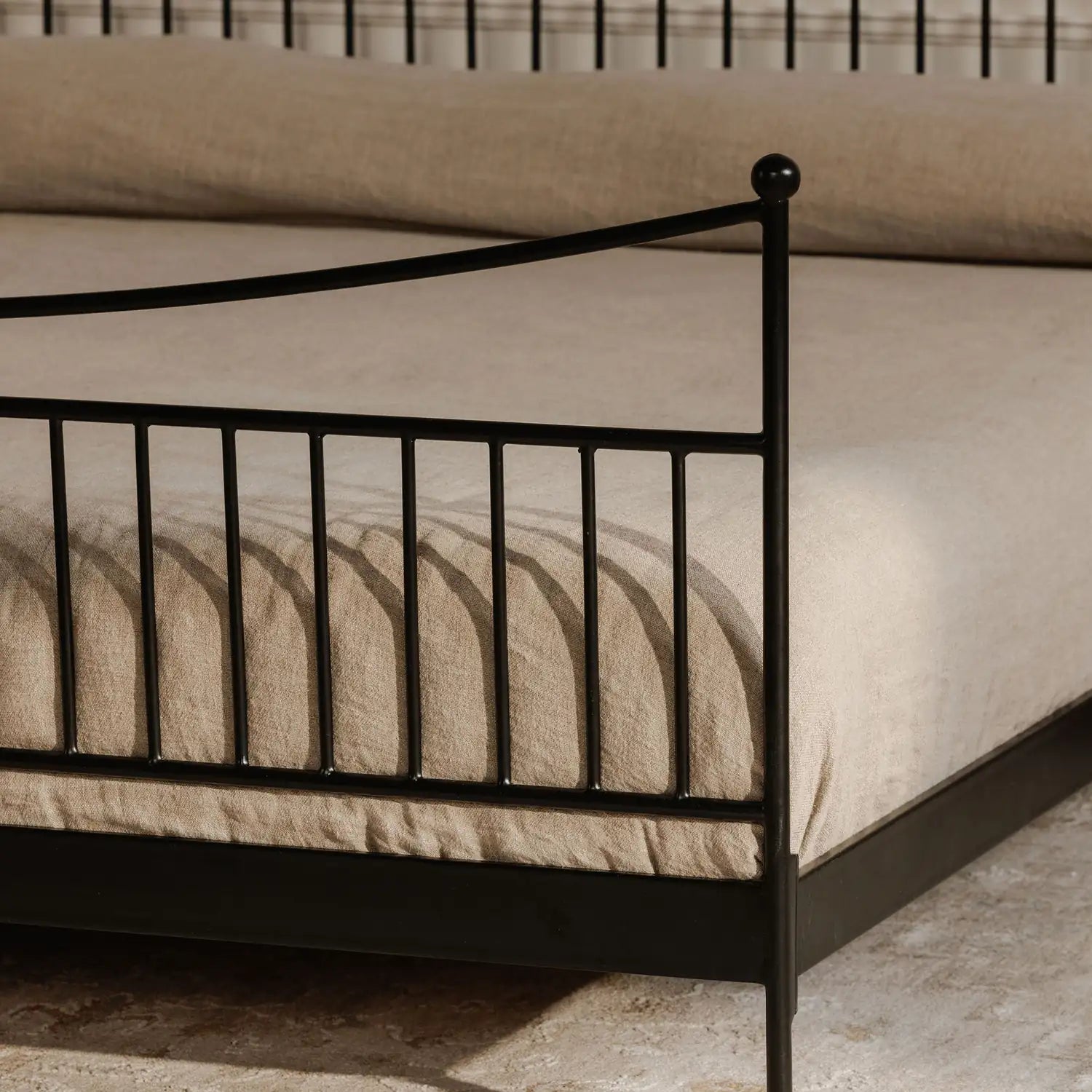 MOE'S, MONET BEDS, BEDS