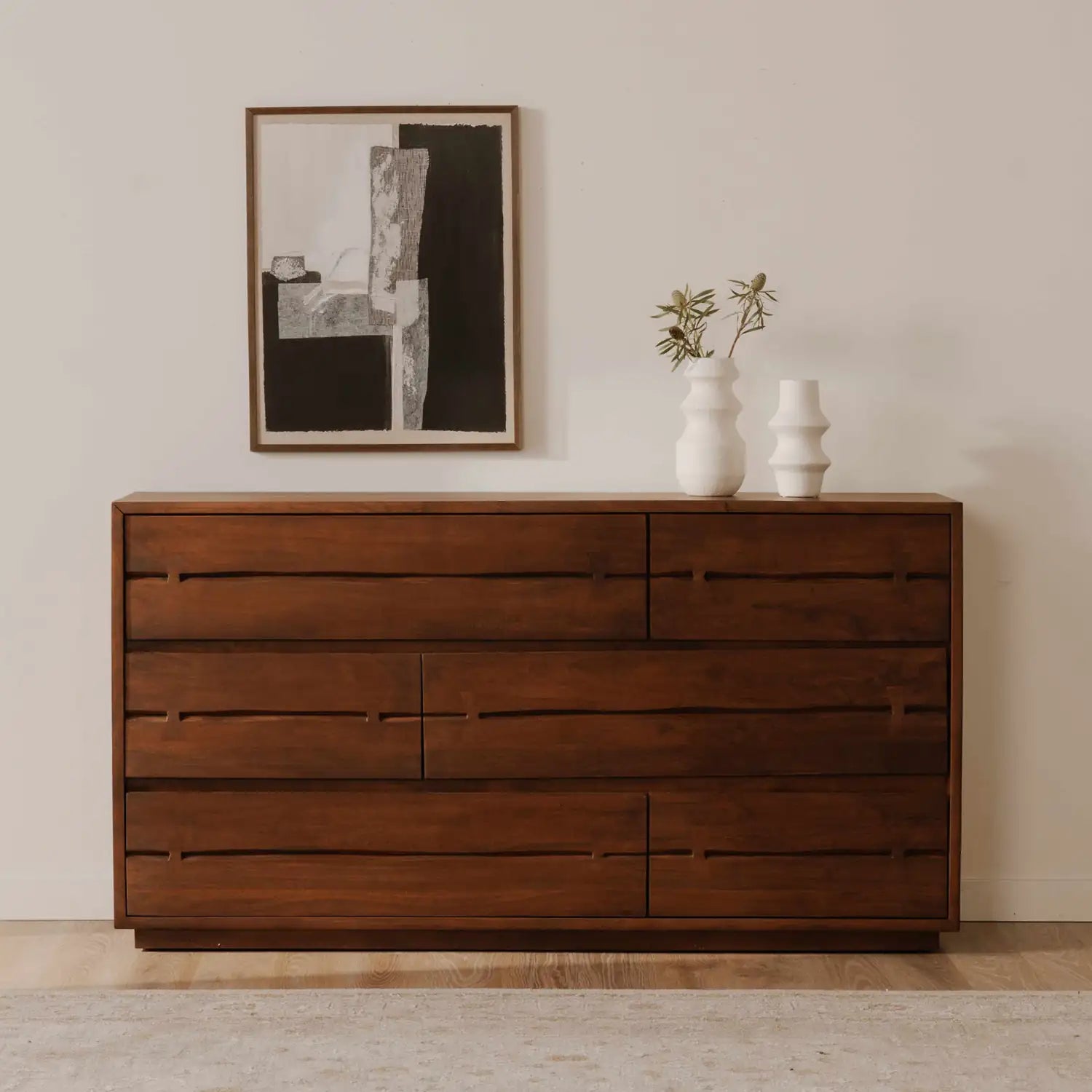 MOES, MADAGASCAR DRESSERS, DRESSERS