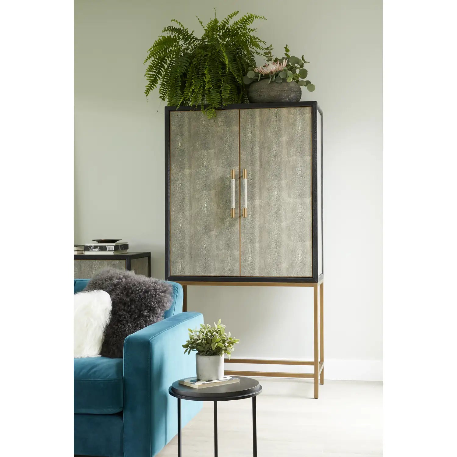 MOES MAKO CABINETS - Cabinets & Bar