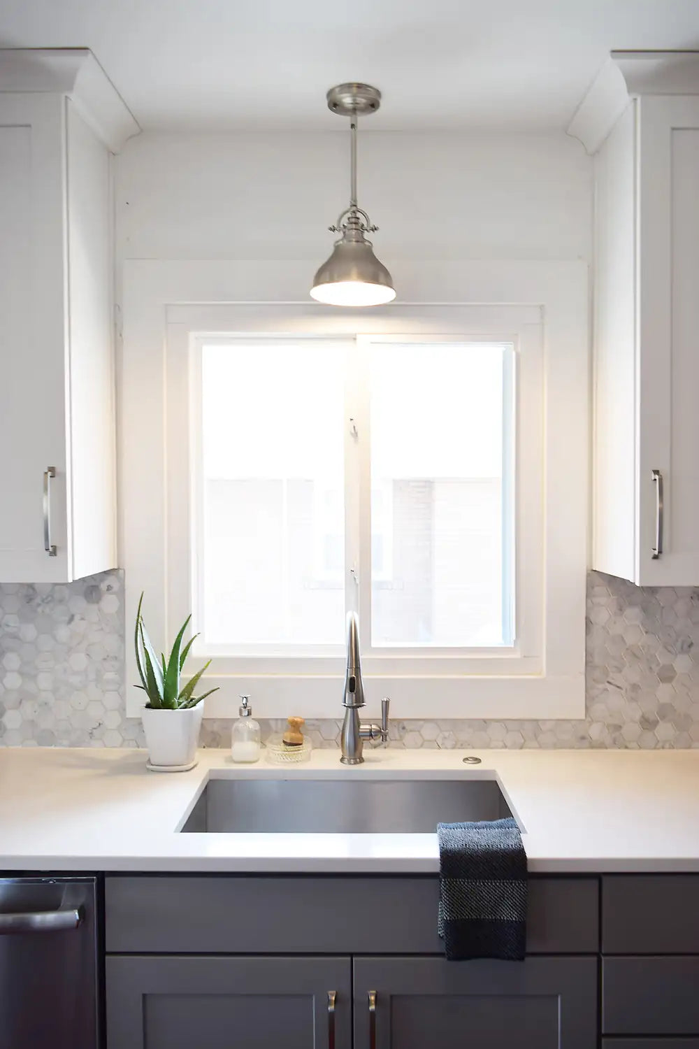 QUOIZEL, EMERY PENDANT, PENDANT LIGHT