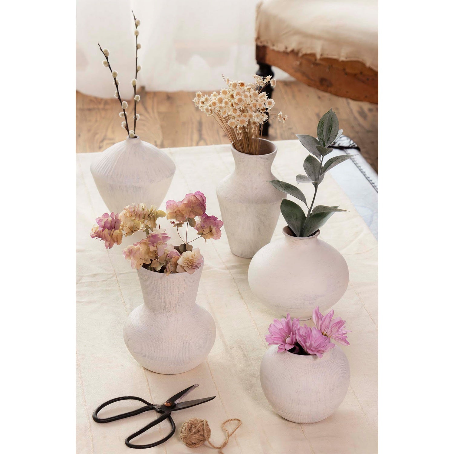 REGINA ANDREW NOOR CERAMIC VASE SET - Decorative Accents