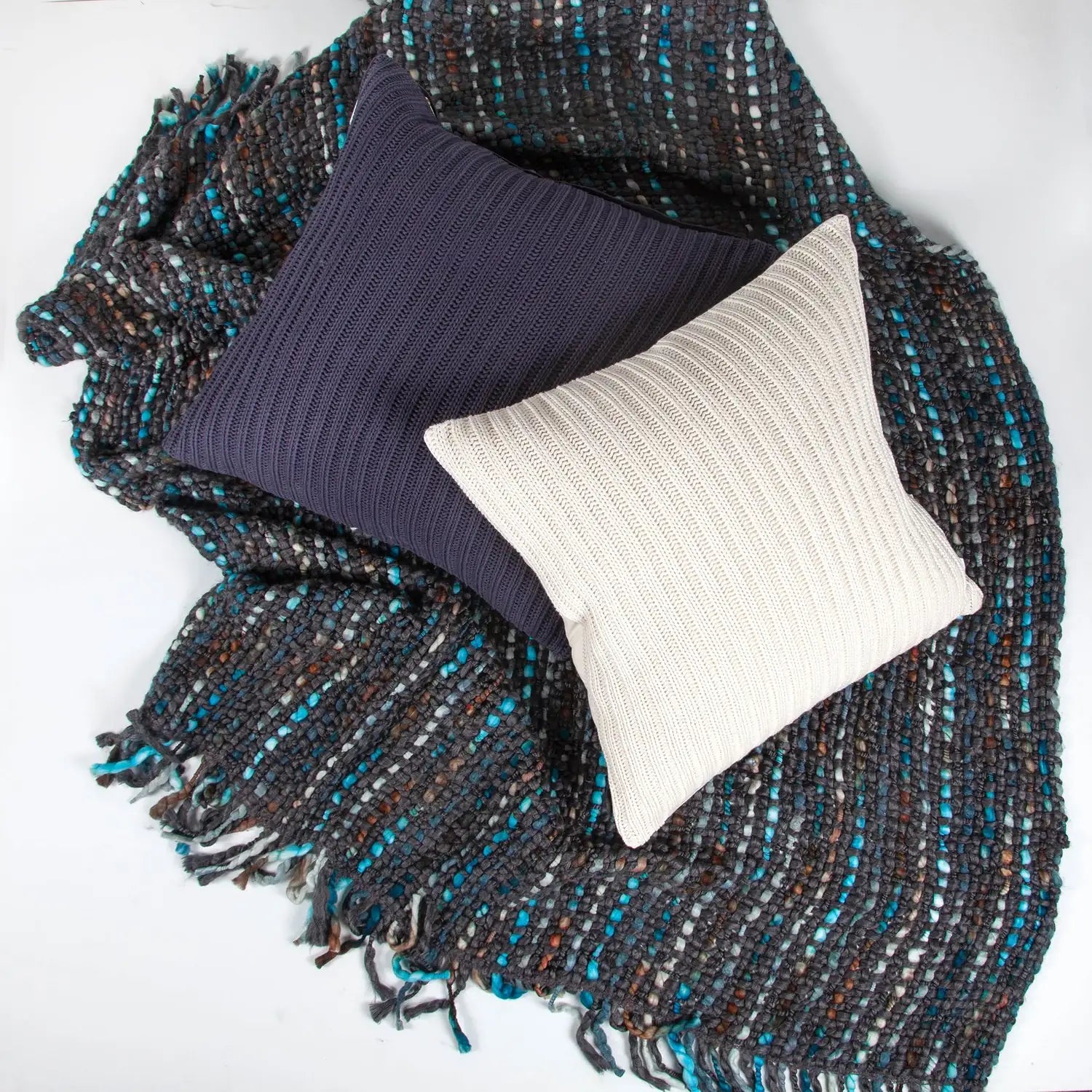 RENWIL ROBERTO INDOOR PILLOW - Decorative Accents