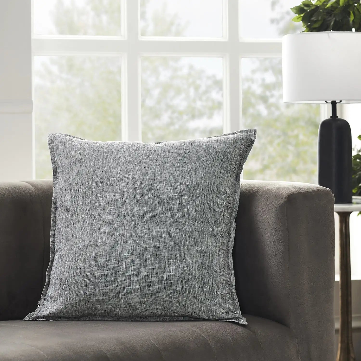 RENWIL FALCON INDOOR PILLOW - Decorative Accents