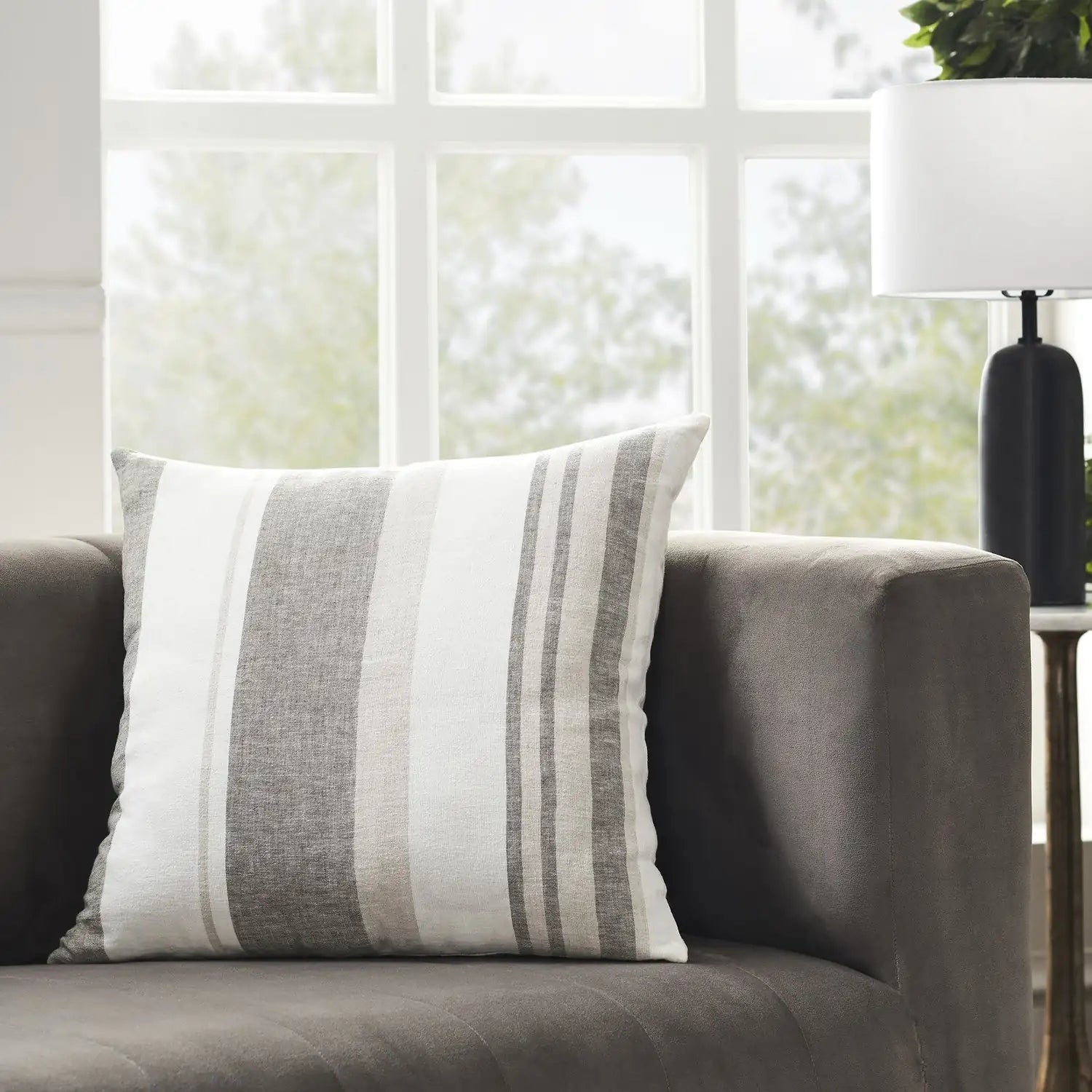 RENWIL CASSIDY INDOOR PILLOW - Decorative Accents