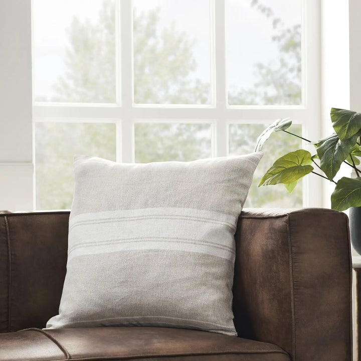 RENWIL RAELYN INDOOR PILLOW - Decorative Accents