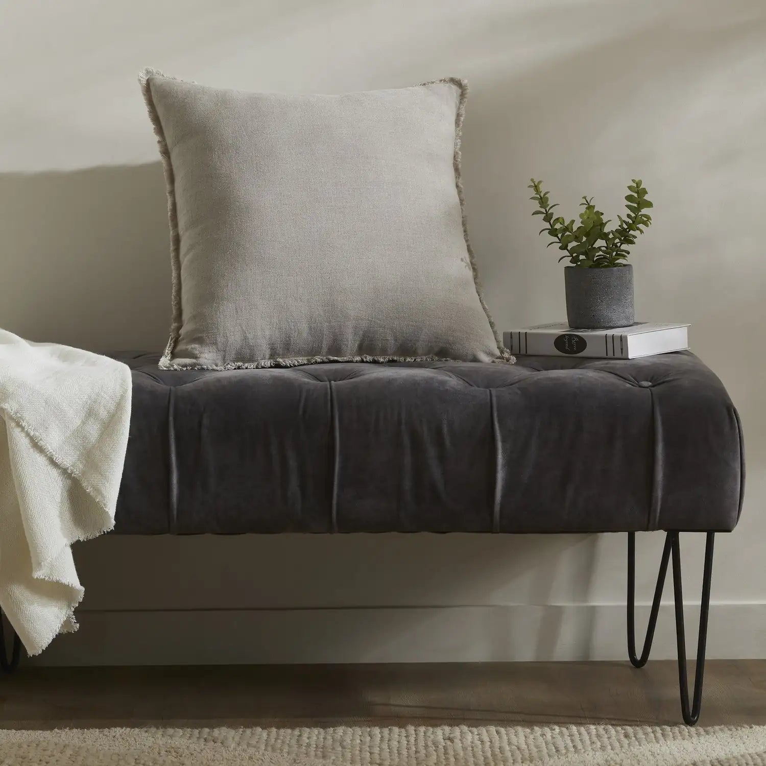 RENWIL IGNATIA INDOOR PILLOW - Decorative Accents