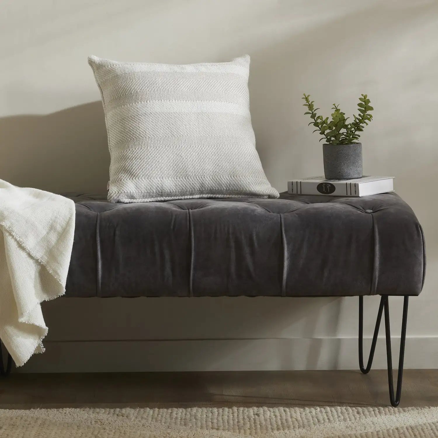 RENWIL WATTS INDOOR PILLOW - Decorative Accents