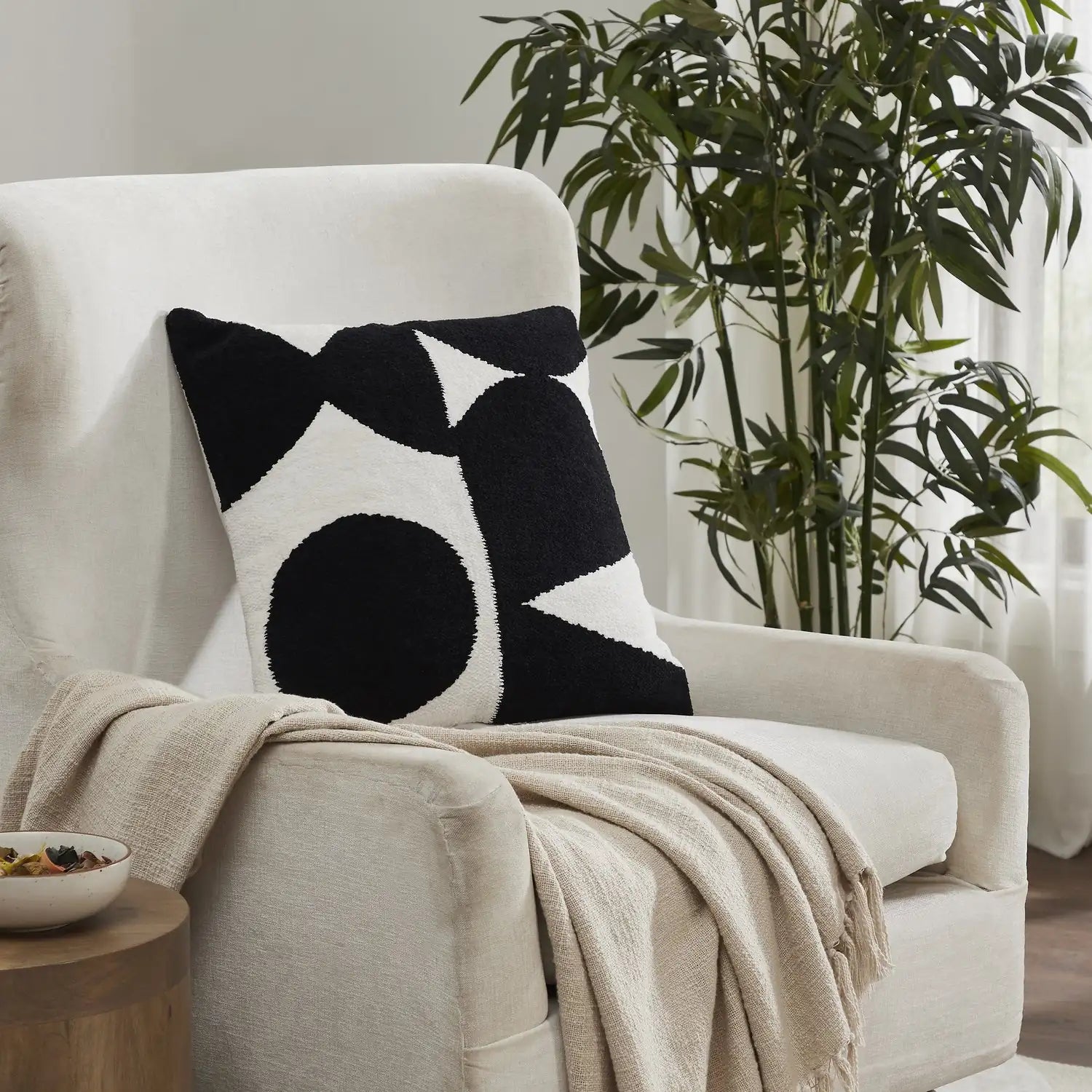 RENWIL MAURO INDOOR PILLOW - Decorative Accents