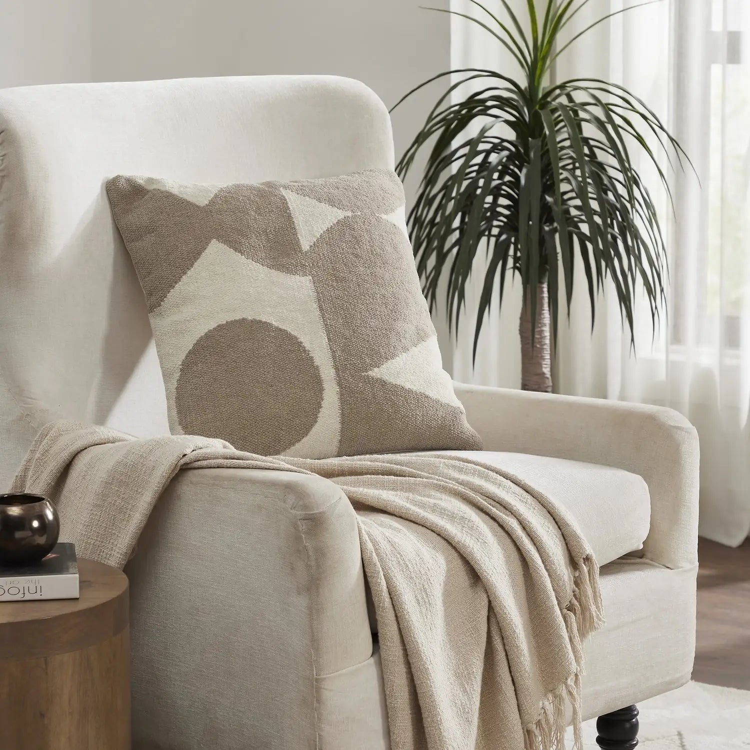 RENWIL FERLA INDOOR PILLOW - Decorative Accents