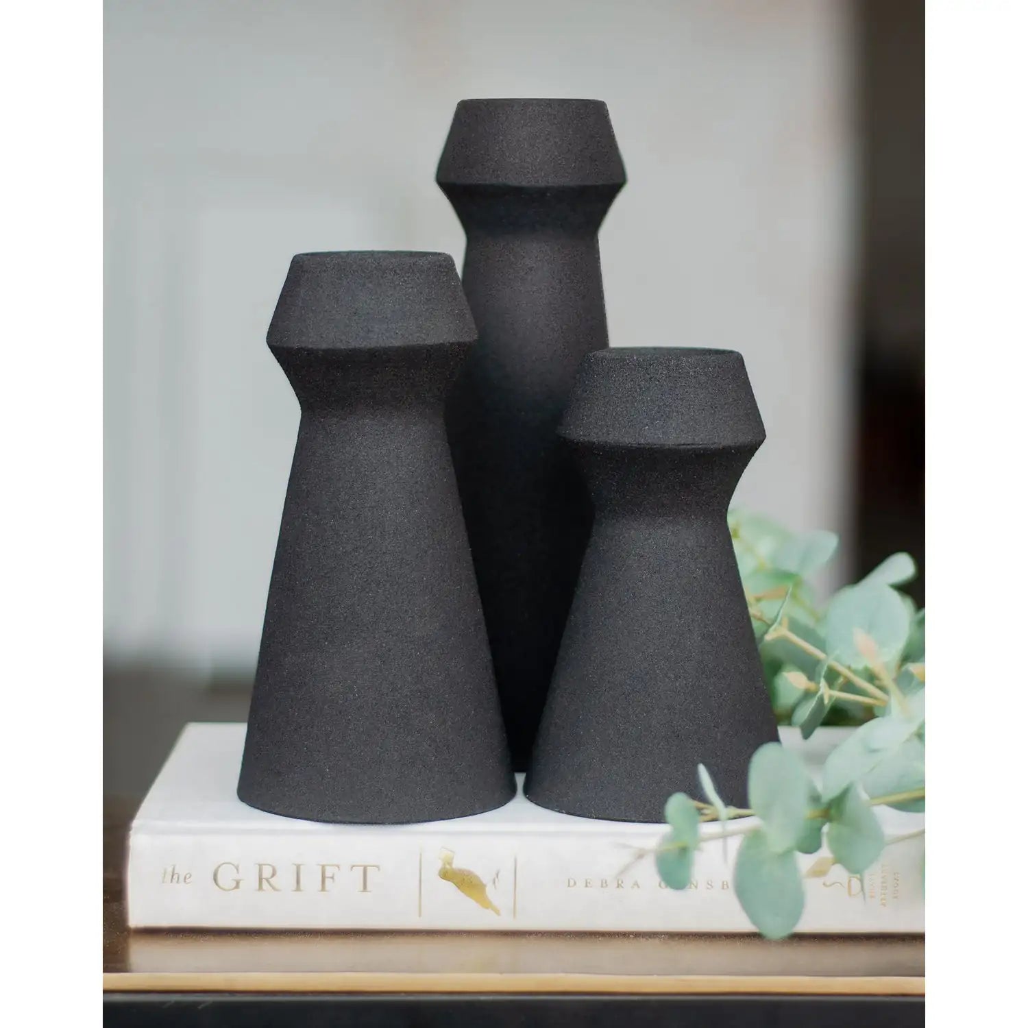 RENWIL GRANFELD INDOOR IRON VASE MATTE - Decorative Accents