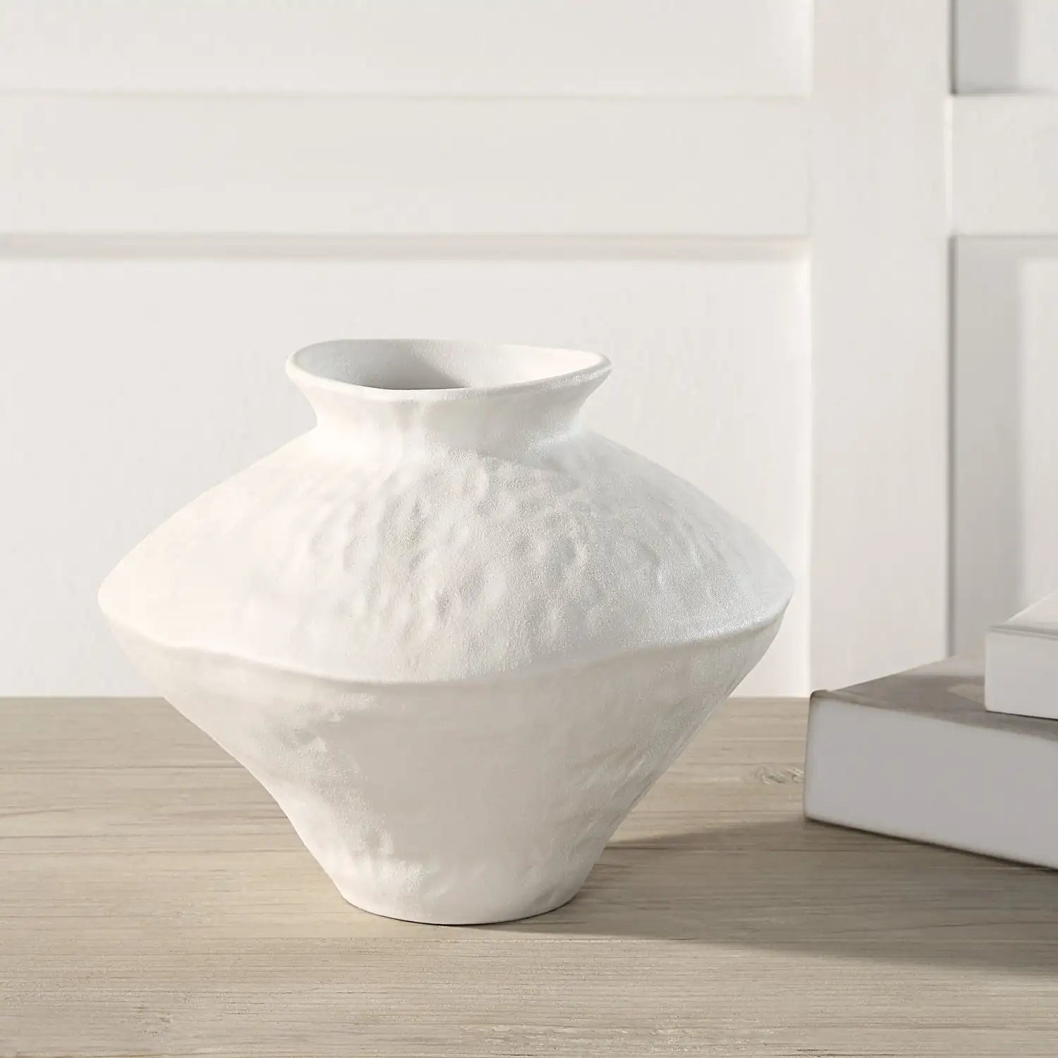 RENWIL MILLS INDOOR PORCELAIN CERAMIC VASE MATTE OFF-WHITE - Decorative Accents