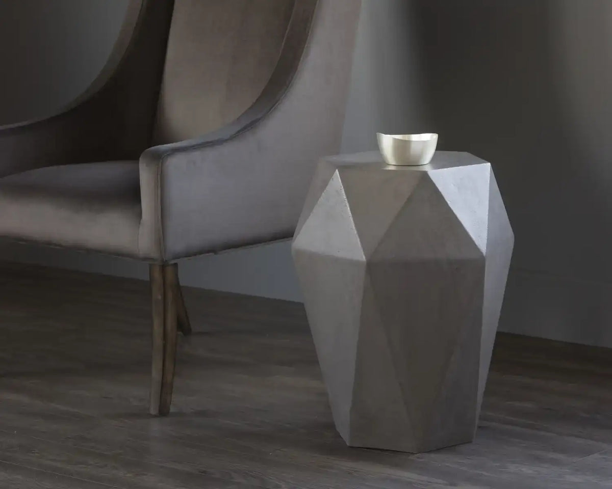 Sunpan CONSTANCE END TABLE - Outdoor Furniture