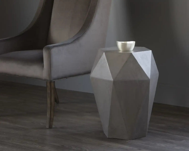 Sunpan CONSTANCE END TABLE - Outdoor Furniture