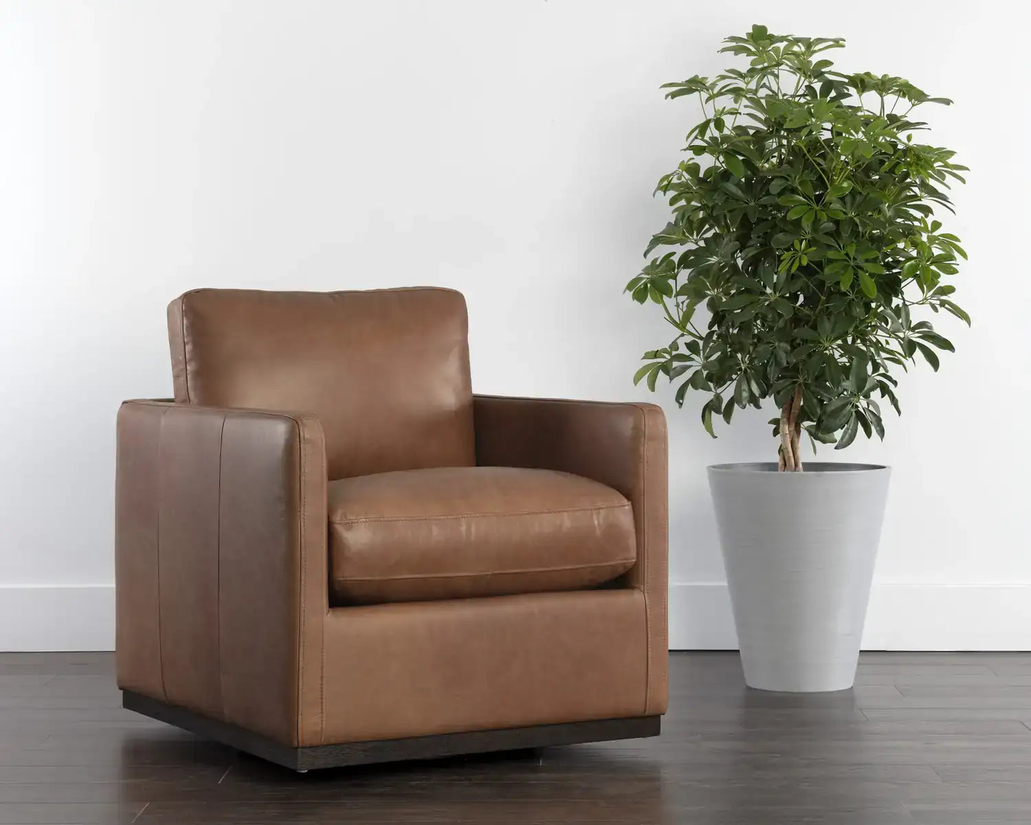 PORTMAN SWIVEL LOUNGE CHAIR - MARSEILLE CAMEL LEATHER - Lounge