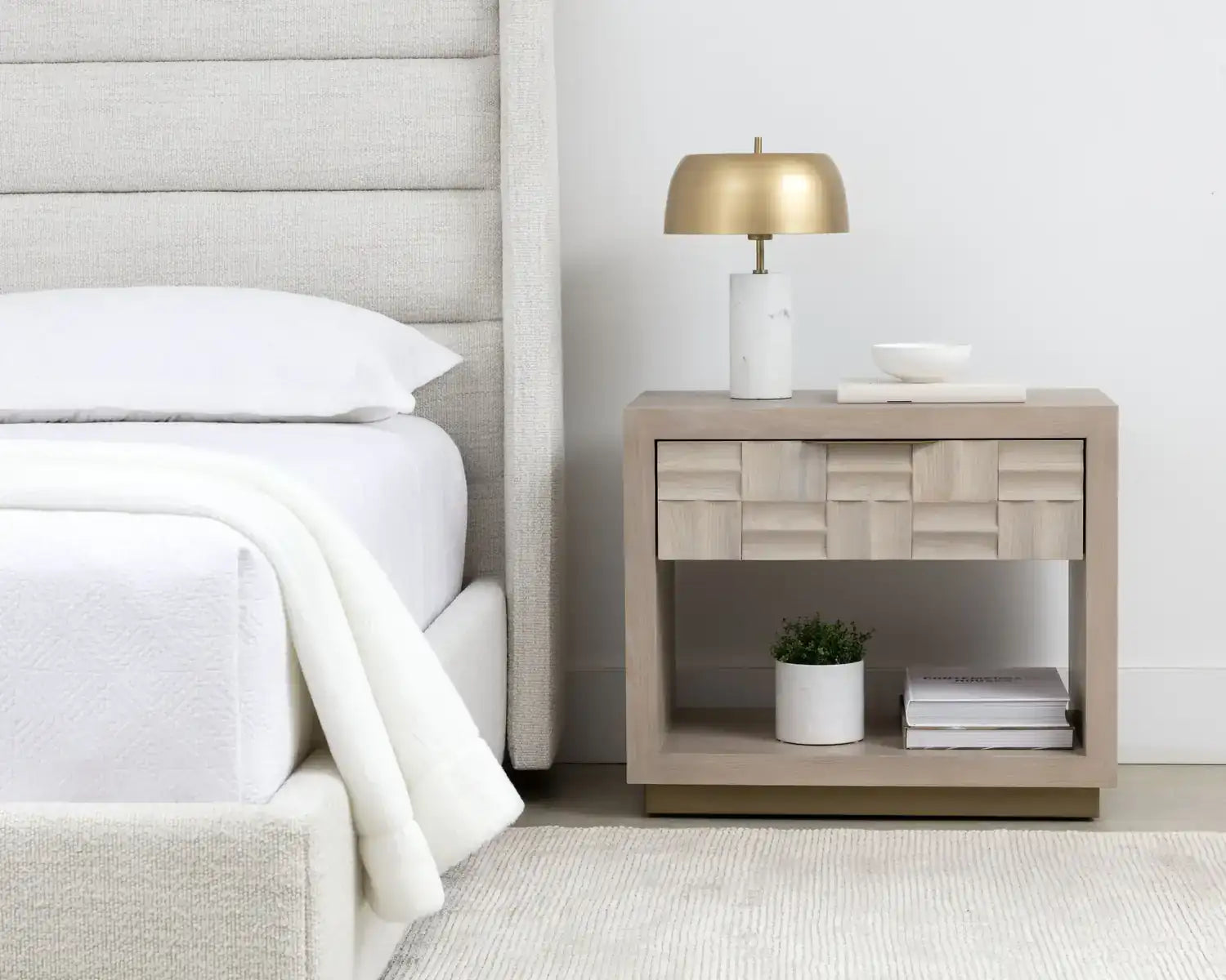 EMMIT BED - KING - MERINO PEARL - Beds
