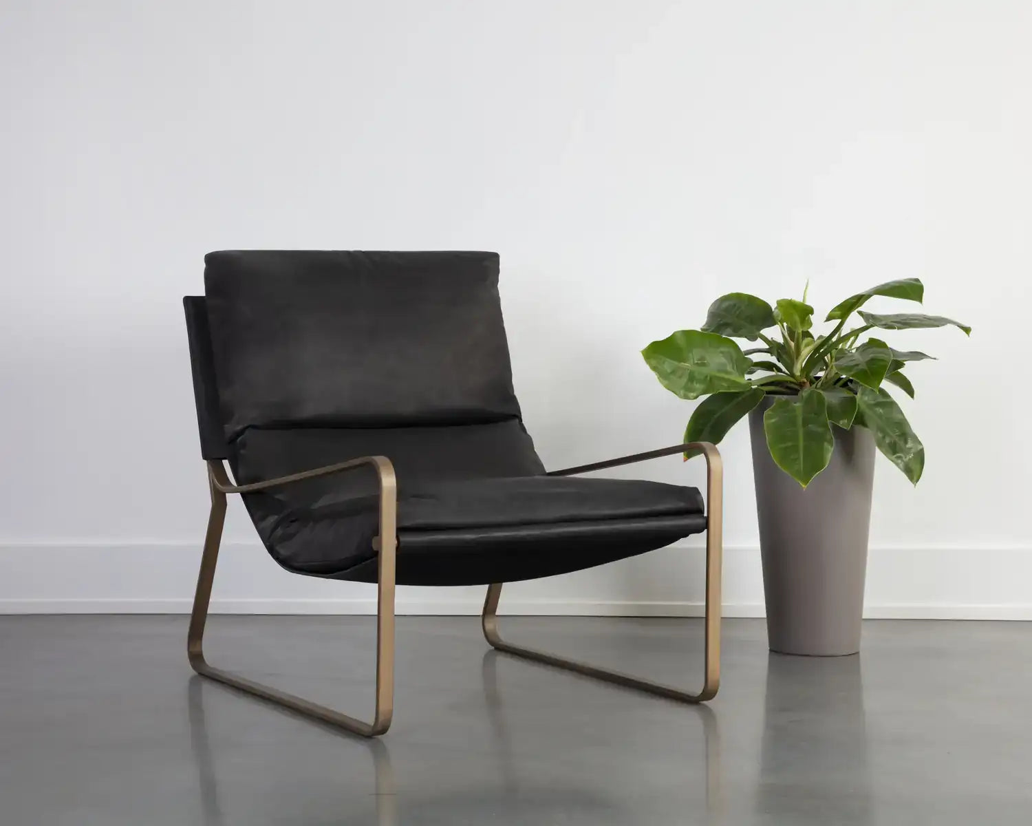Sunpan ZANCOR LOUNGE CHAIR - Lounge
