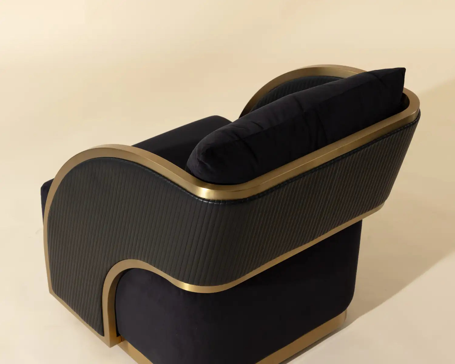 Sunpan BAZ SWIVEL LOUNGE CHAIR - Lounge