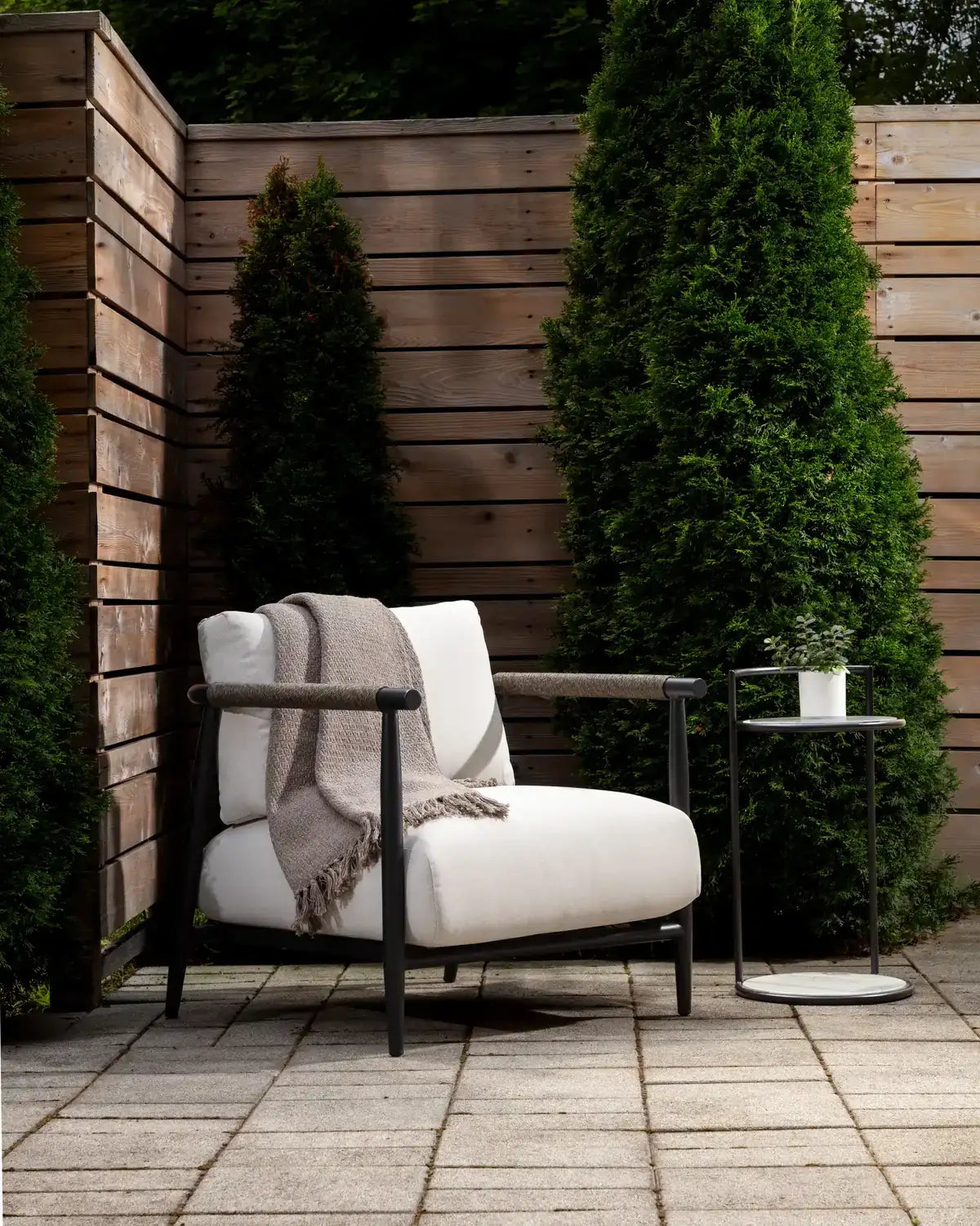 Sunpan PARGA END TABLE - Outdoor Furniture