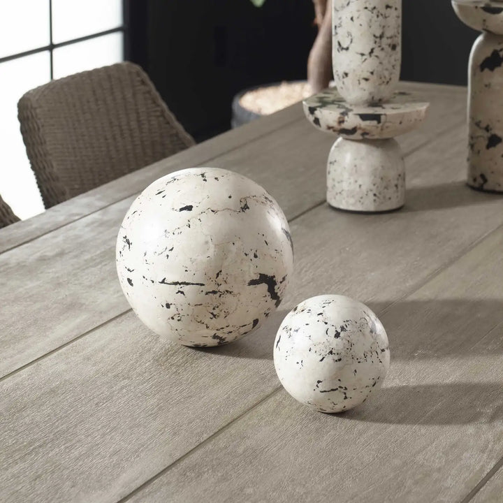 UTTERMOST NOUVEAU INDOOR-OUTDOOR SPHERES - Decorative Accents